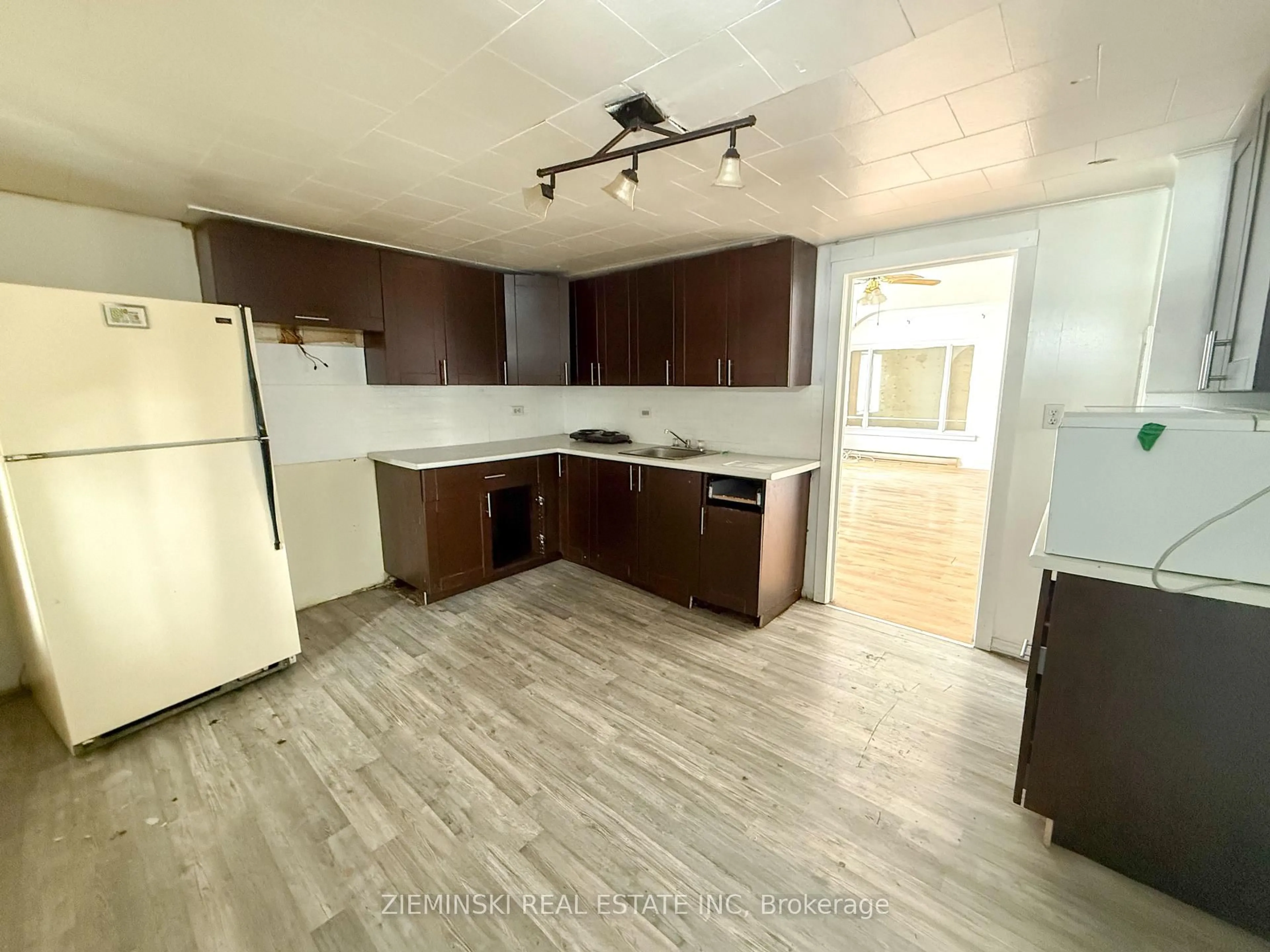 Unknown for 106 Commercial Ave, Timmins Ontario P4N 2X1