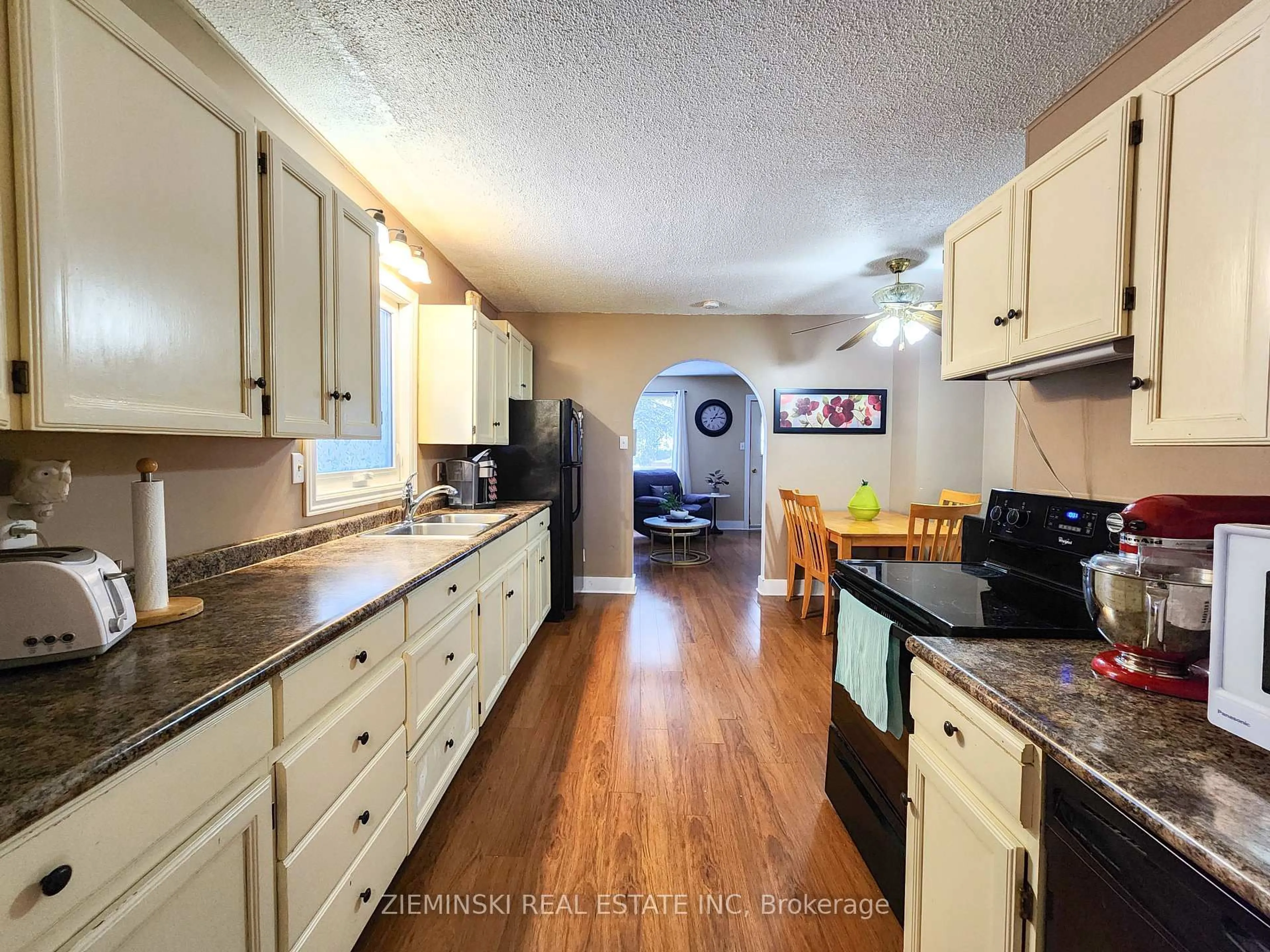 Open concept kitchen, unknown for 123 Picadilly Circ, Iroquois Falls Ontario P0K 1E0