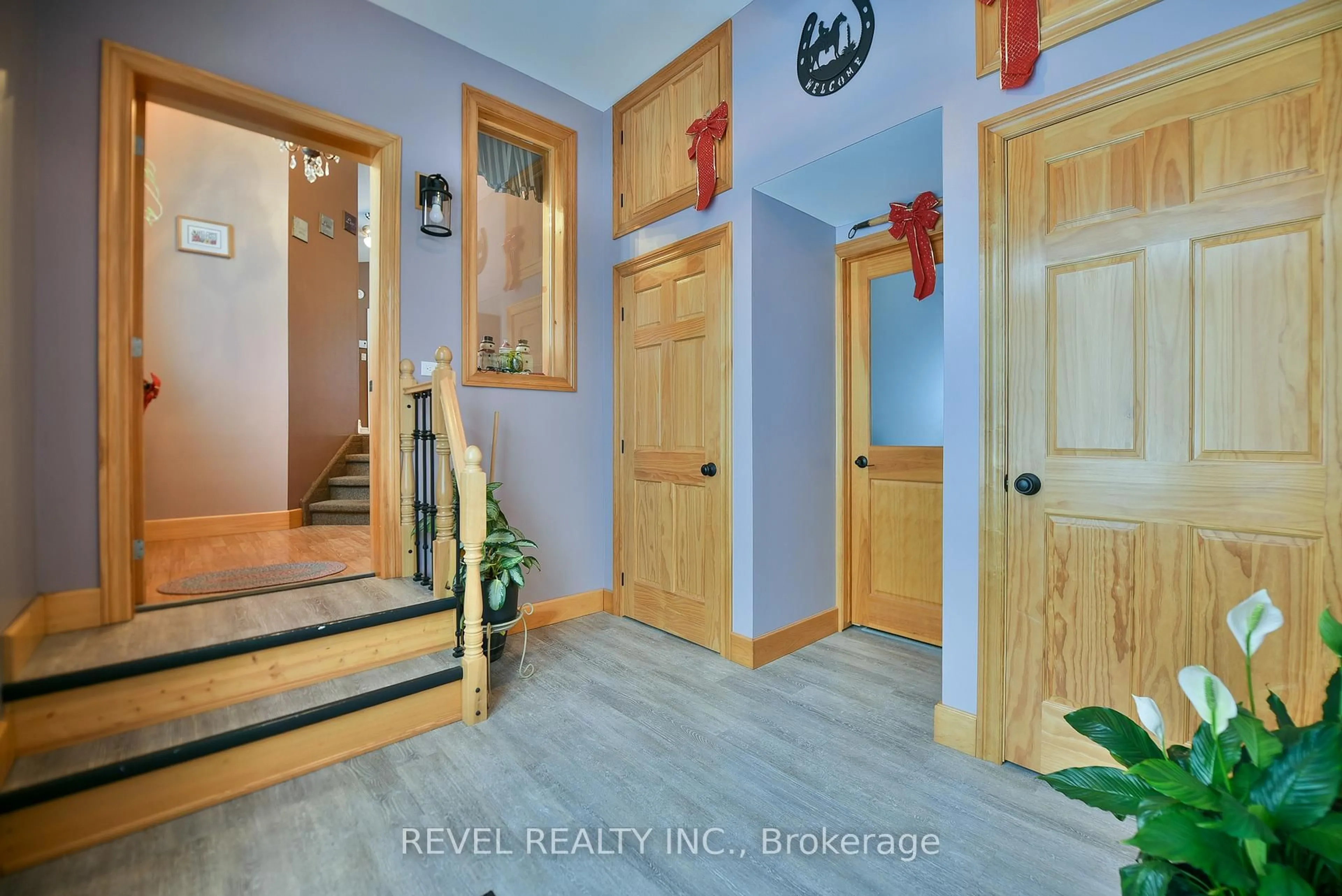 Indoor entryway for 540 Mahoney Rd, Timmins Ontario P4R 0C4