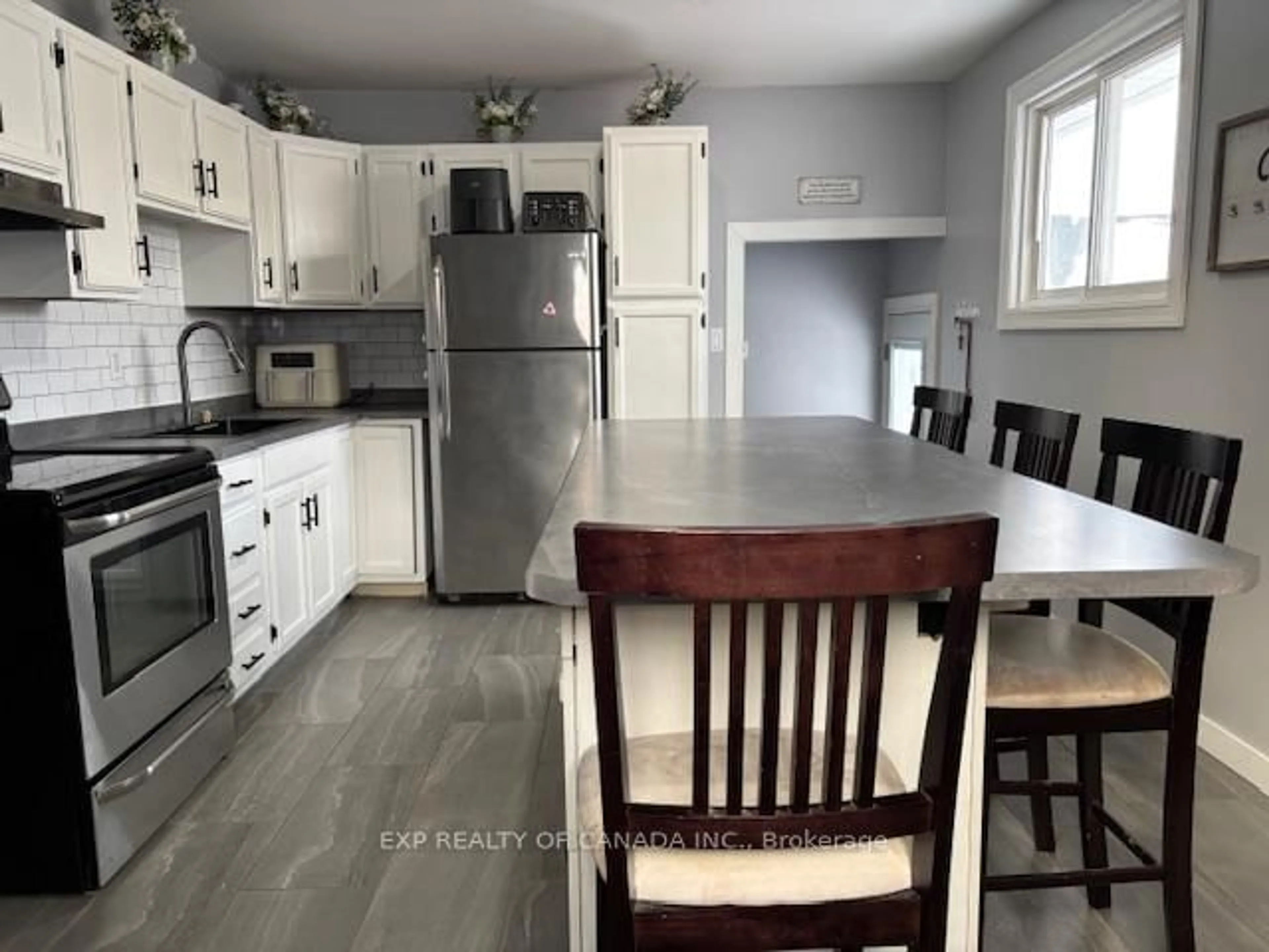 Open concept kitchen, unknown for 504 Goldrush St, Timmins Ontario P0N 1H0