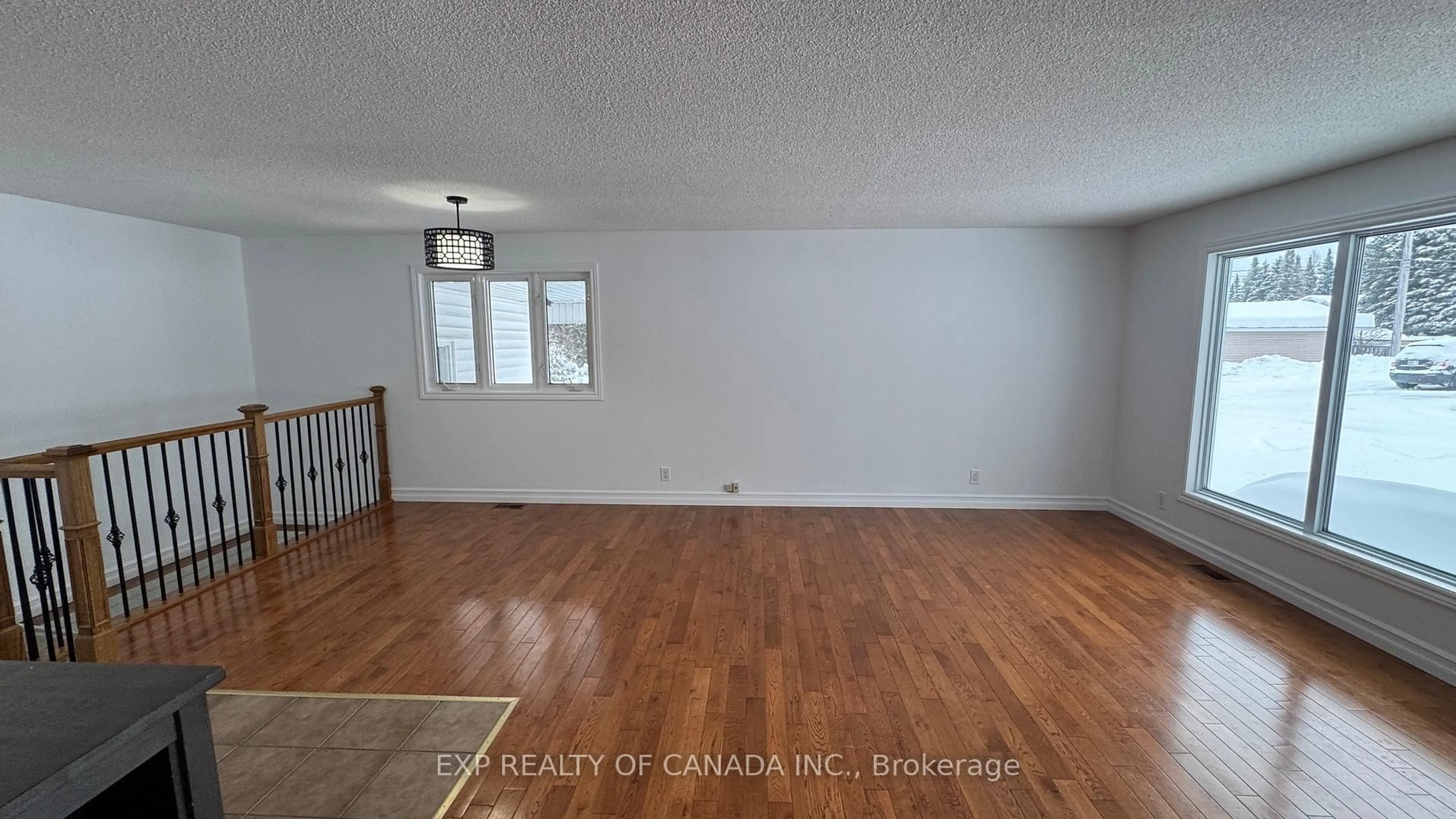 A pic of a room for 365 SEVENTH St, Cochrane Ontario P0L 1C0