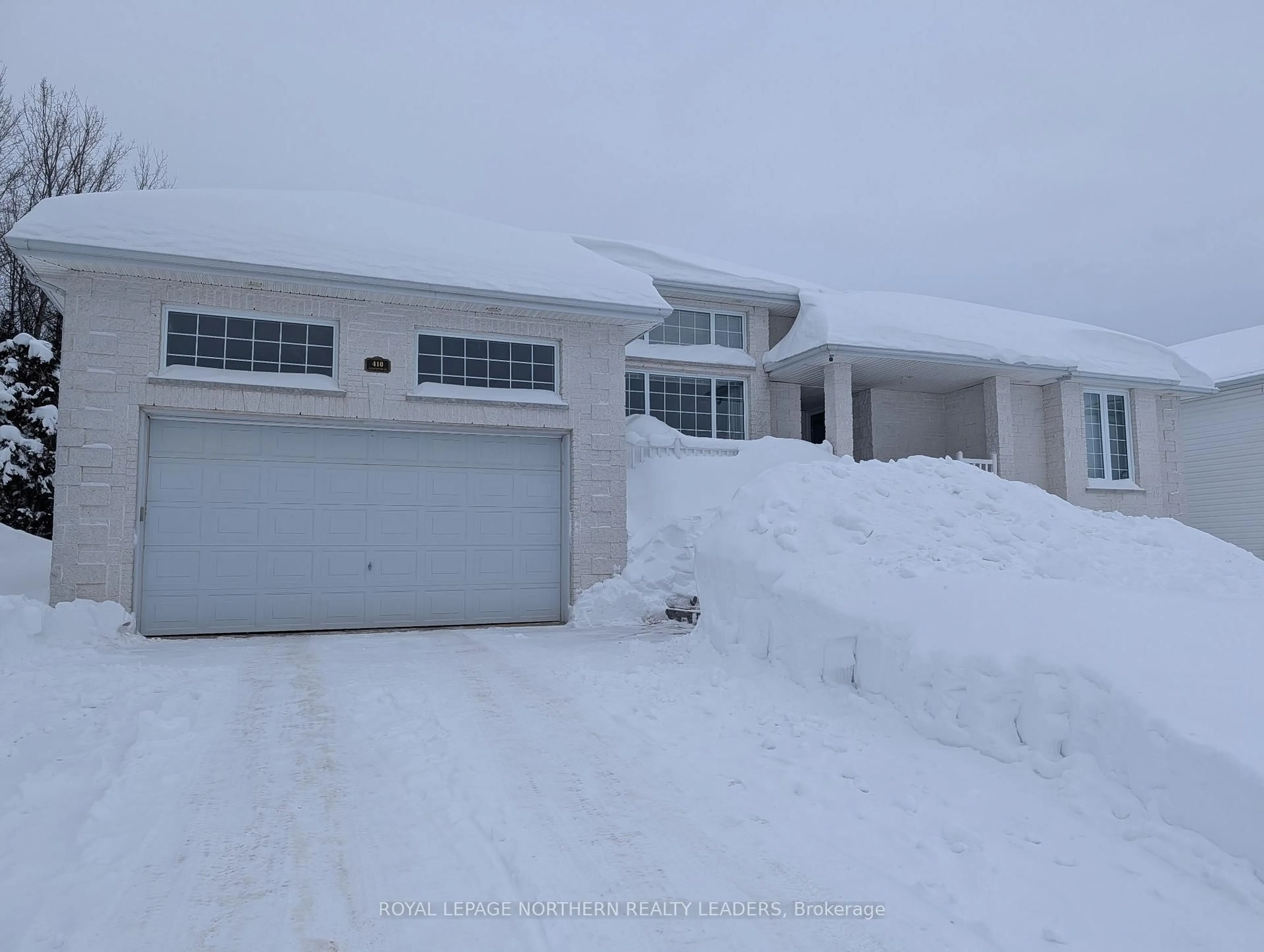 Indoor garage for 410 Bonaventure Dr, Timmins Ontario P4R 1M6