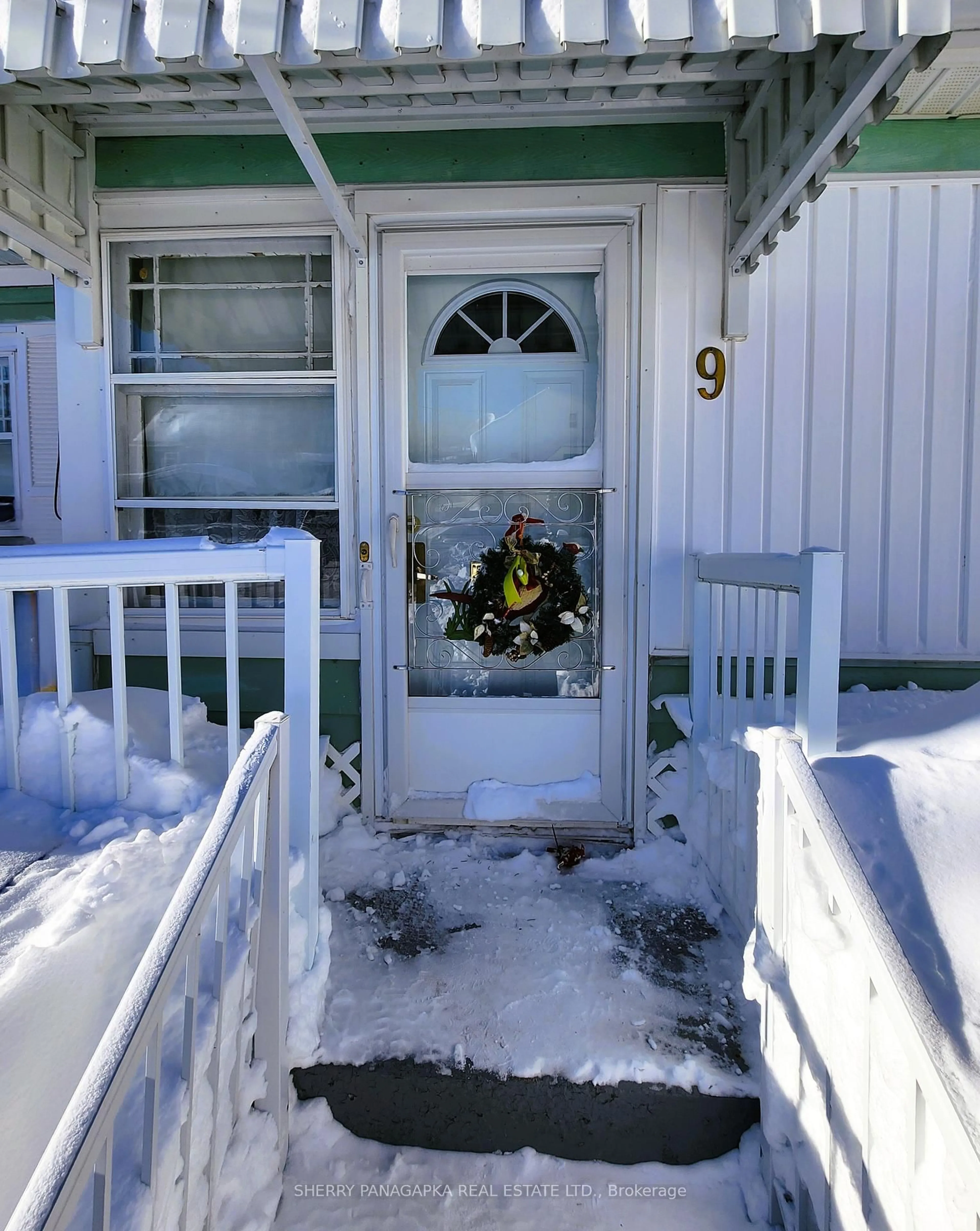 Indoor entryway for 9 Woods St, Kirkland Lake Ontario P2N 3B5