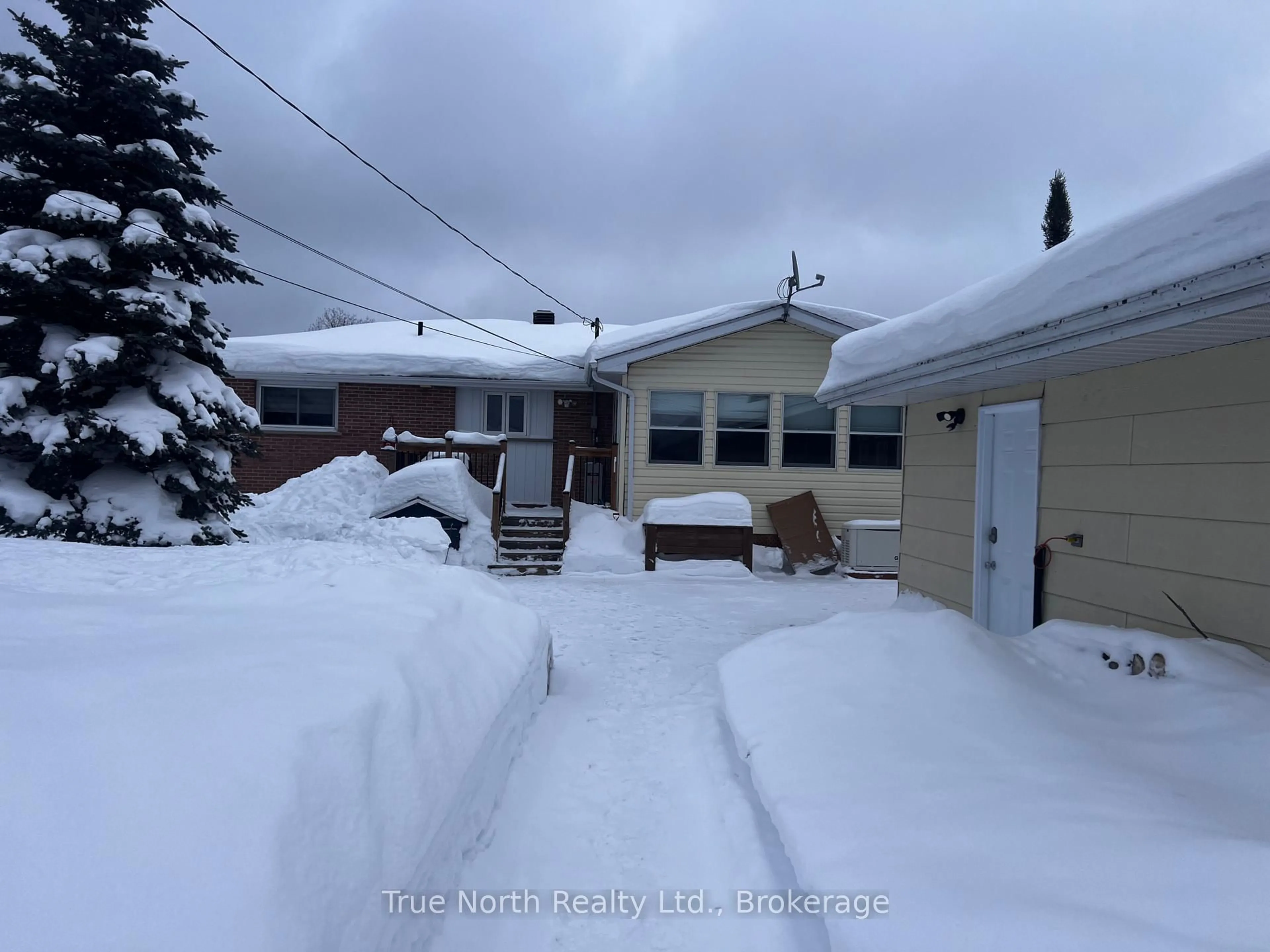 A pic from outside/outdoor area/front of a property/back of a property/a pic from drone, street for 1 Kent Pl, Kapuskasing Ontario P5N 2Y9