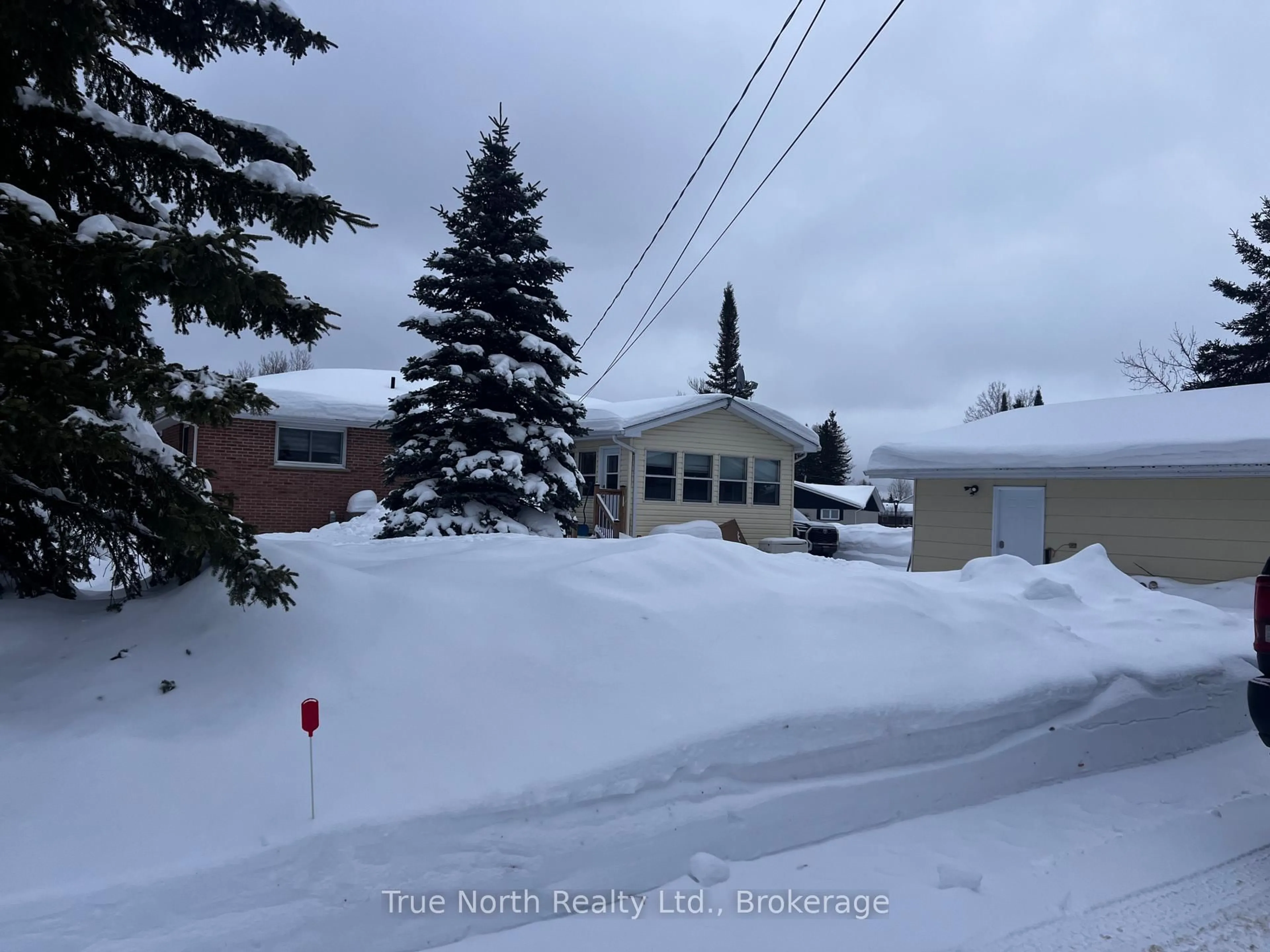 Blurry image for 1 Kent Pl, Kapuskasing Ontario P5N 2Y9