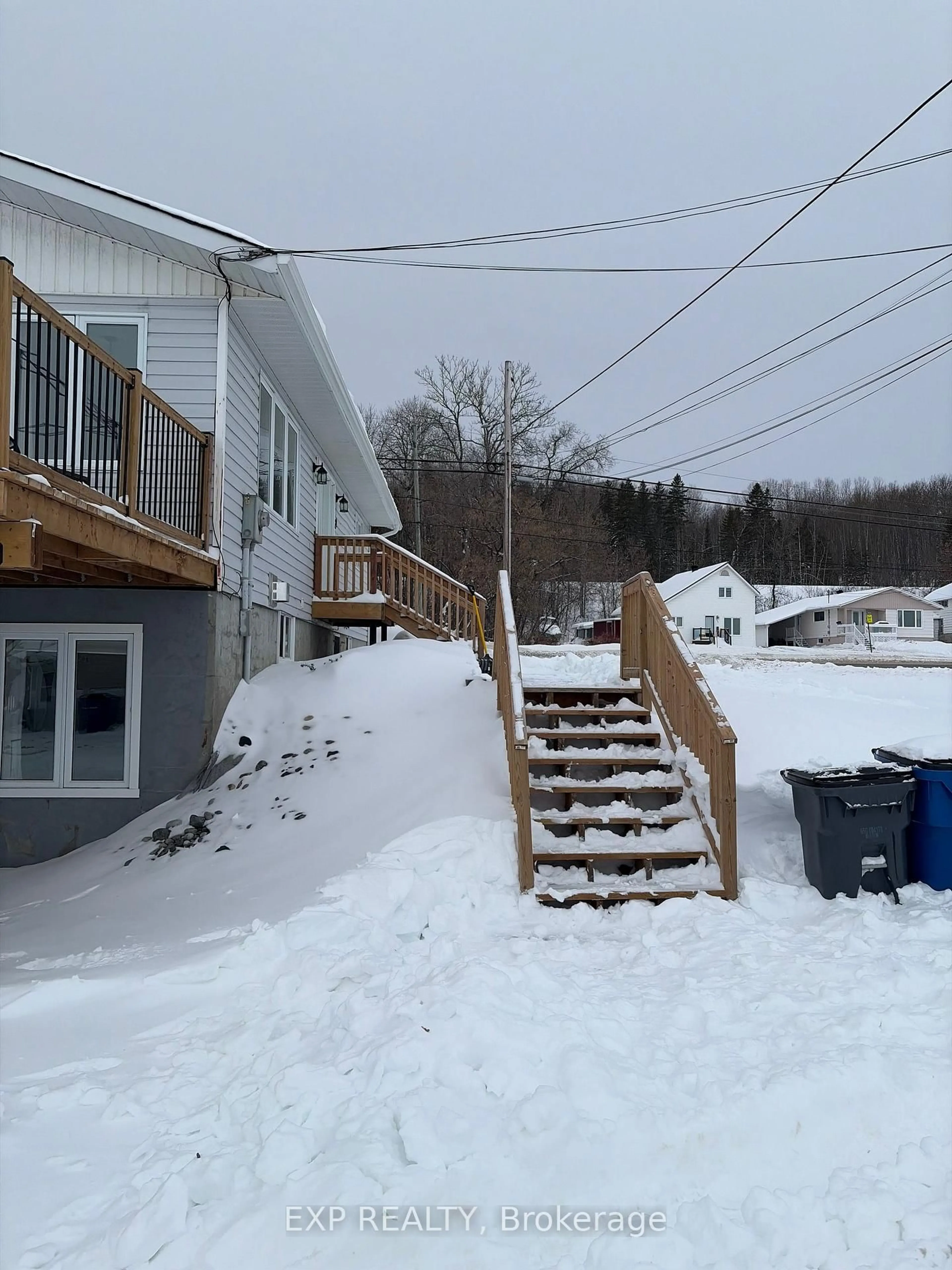 Stairs for 22 Beach Blvd, Temiskaming Shores Ontario P0J 1P0