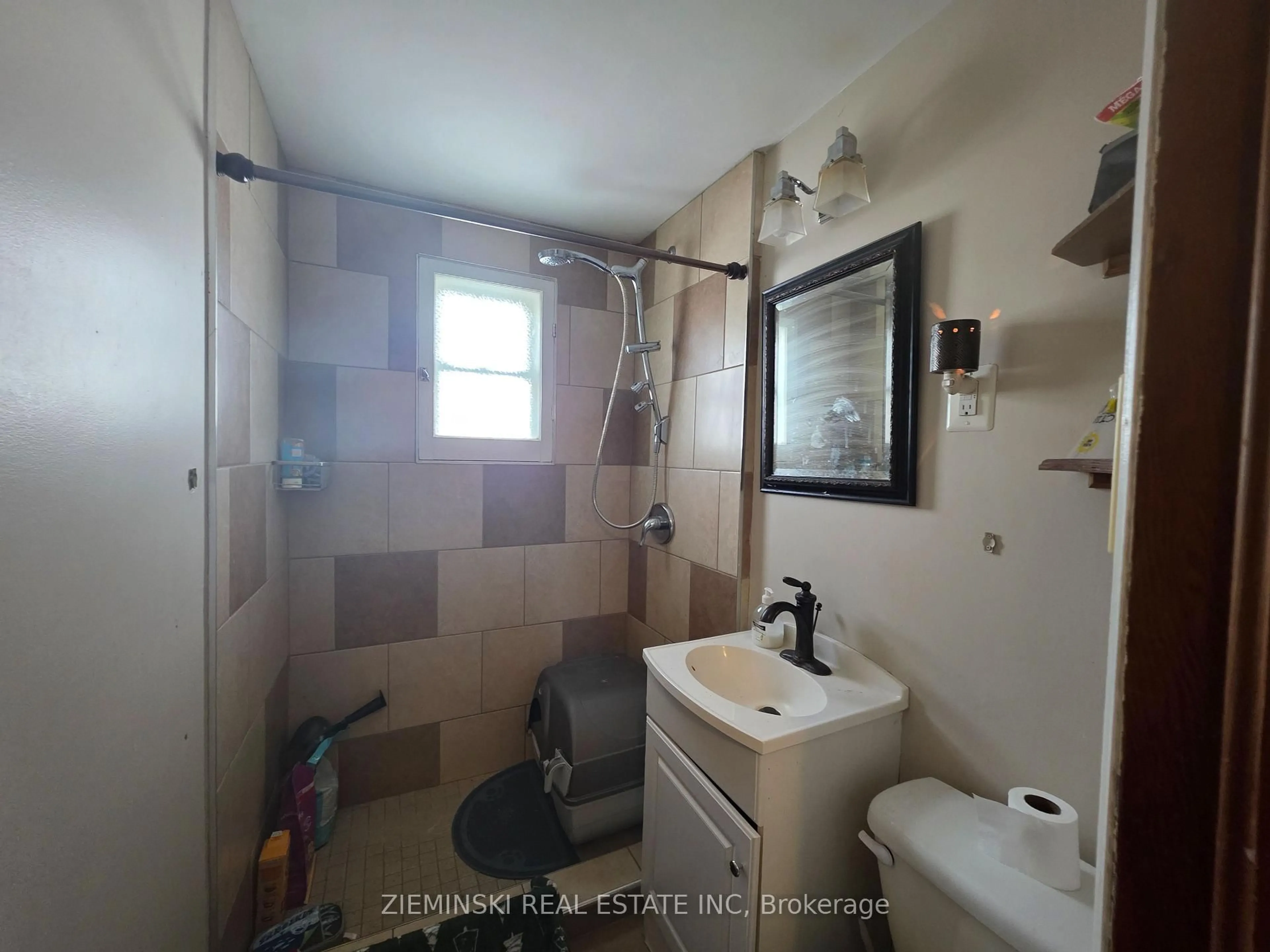 Standard bathroom, ceramic/tile floor for 227 Toke St, Timmins Ontario P4N 6V3
