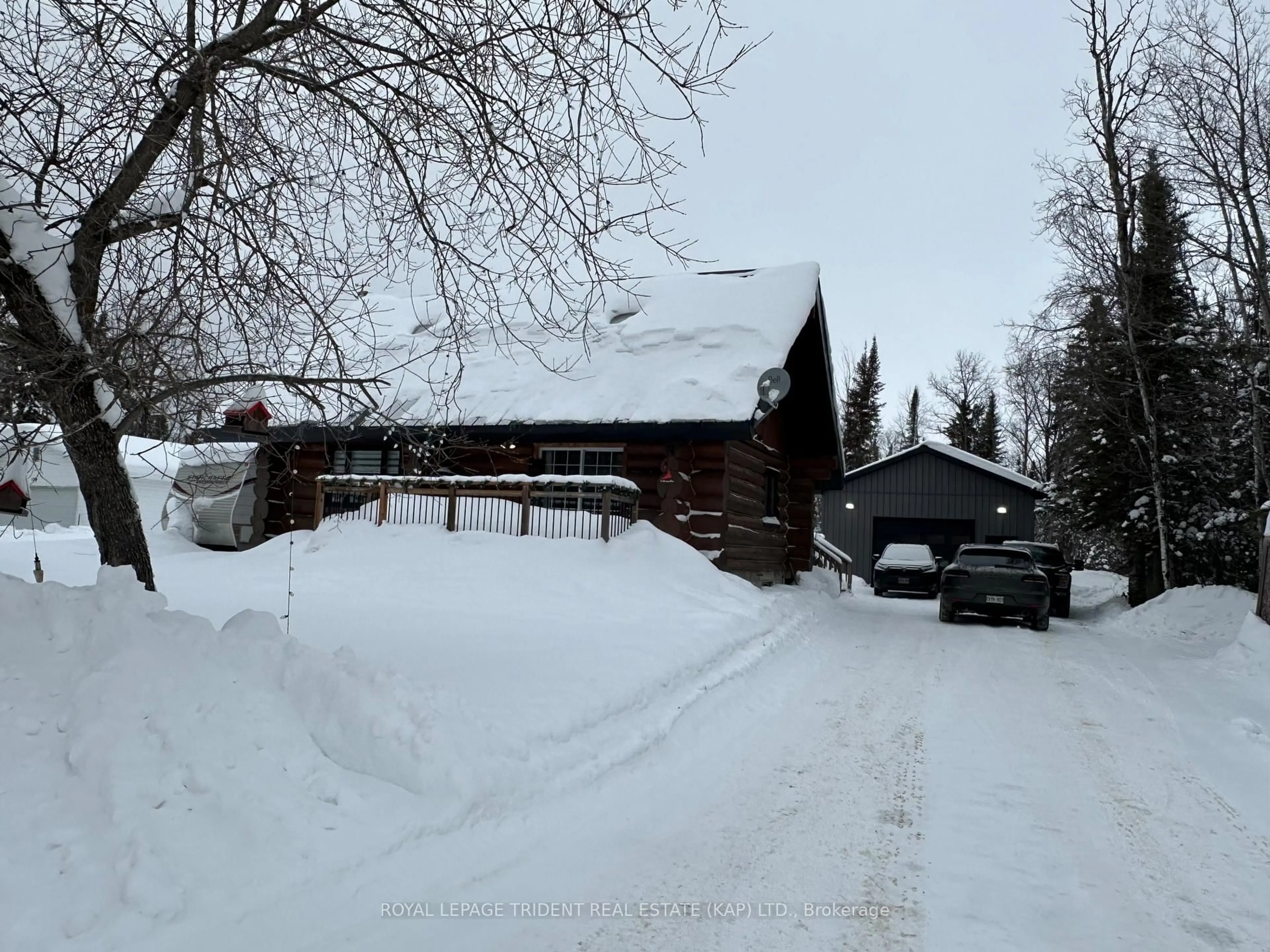 A pic from outside/outdoor area/front of a property/back of a property/a pic from drone, street for 127 Mitchell Rd, Kapuskasing Ontario P5N 2X8