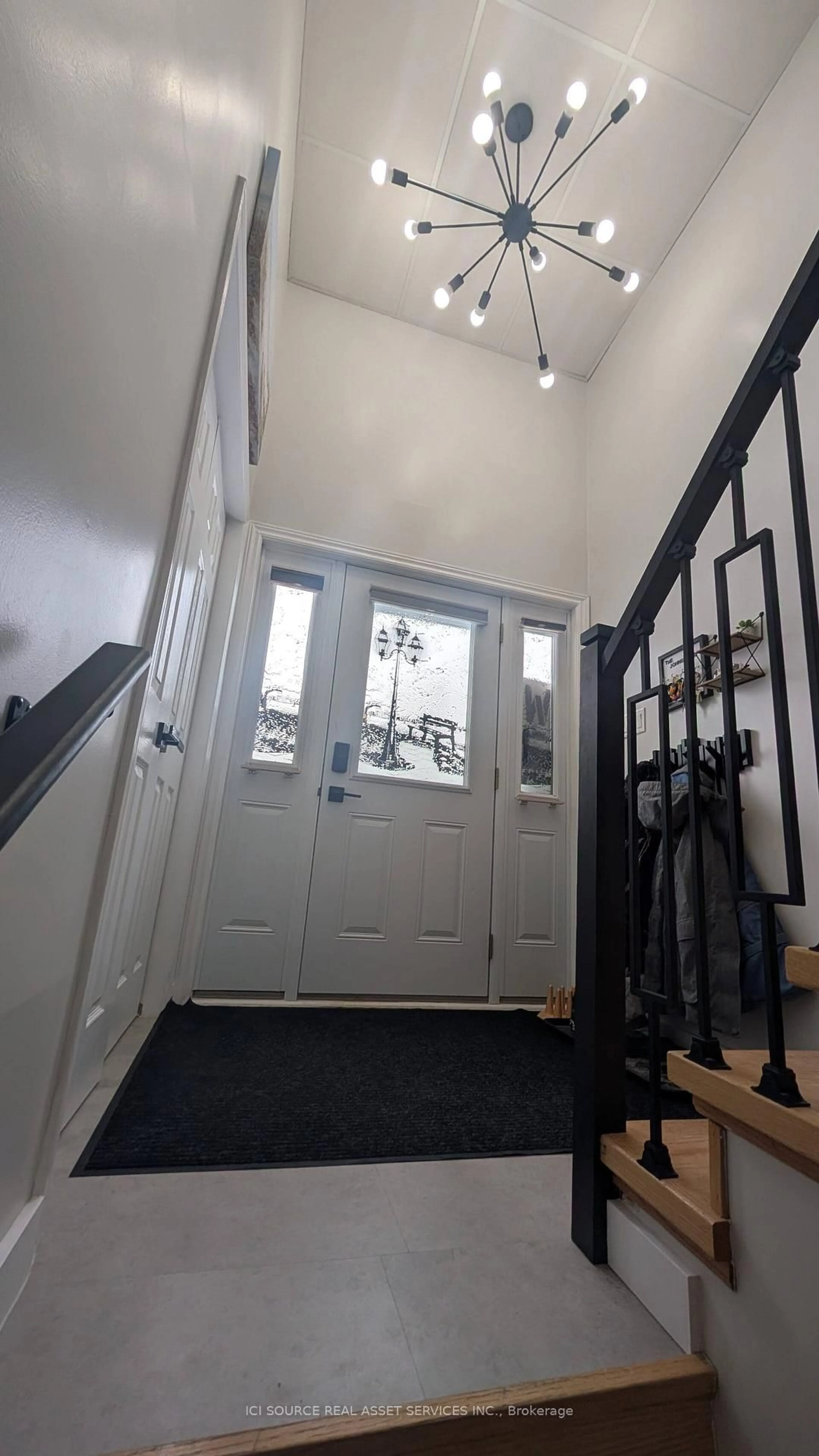 Indoor foyer for 30 Hillcrest Dr, Kirkland Lake Ontario P2N 3M4