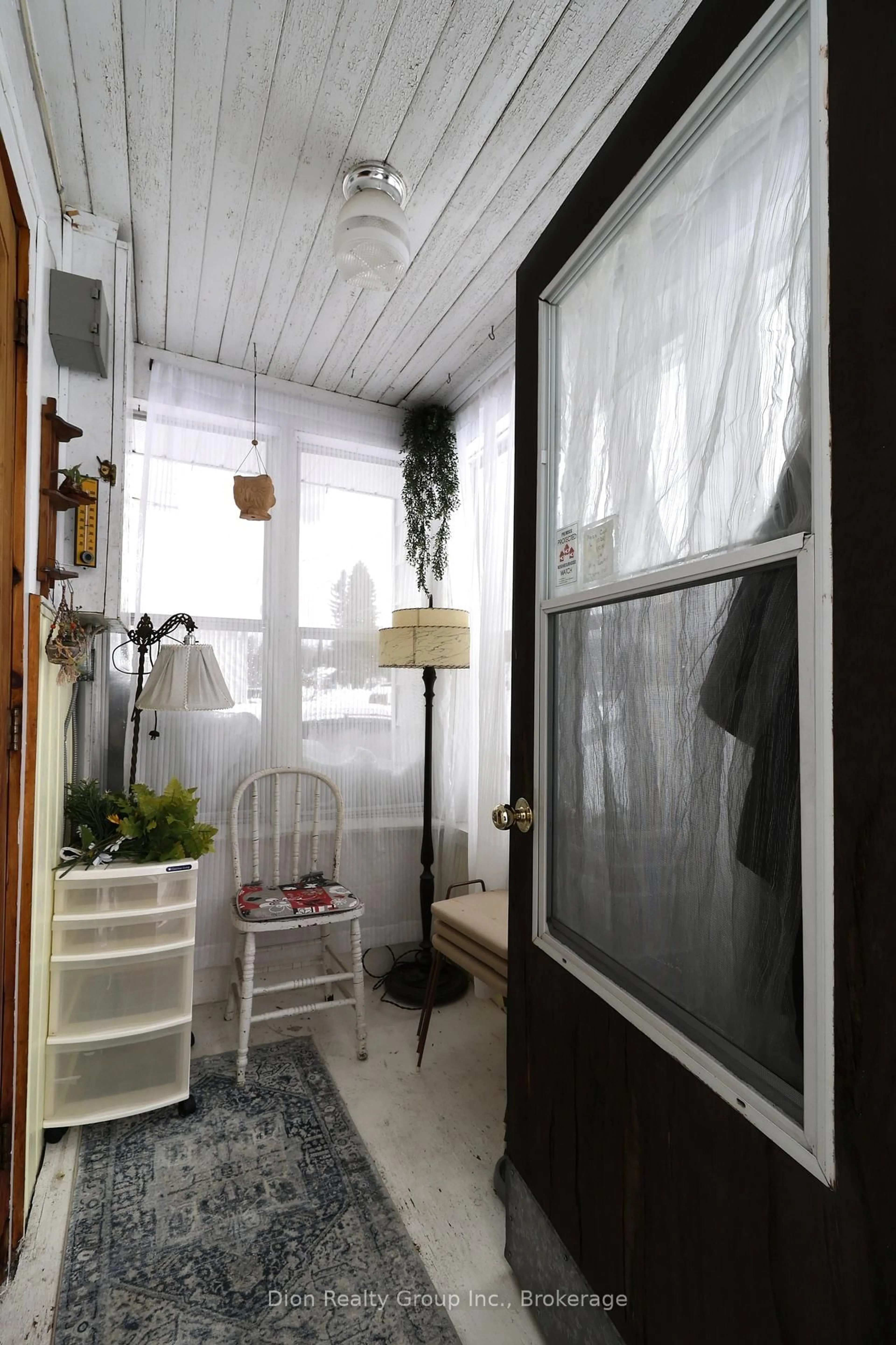 Indoor entryway for 116 Tower St, Kirkland Lake Ontario P2N 1P8