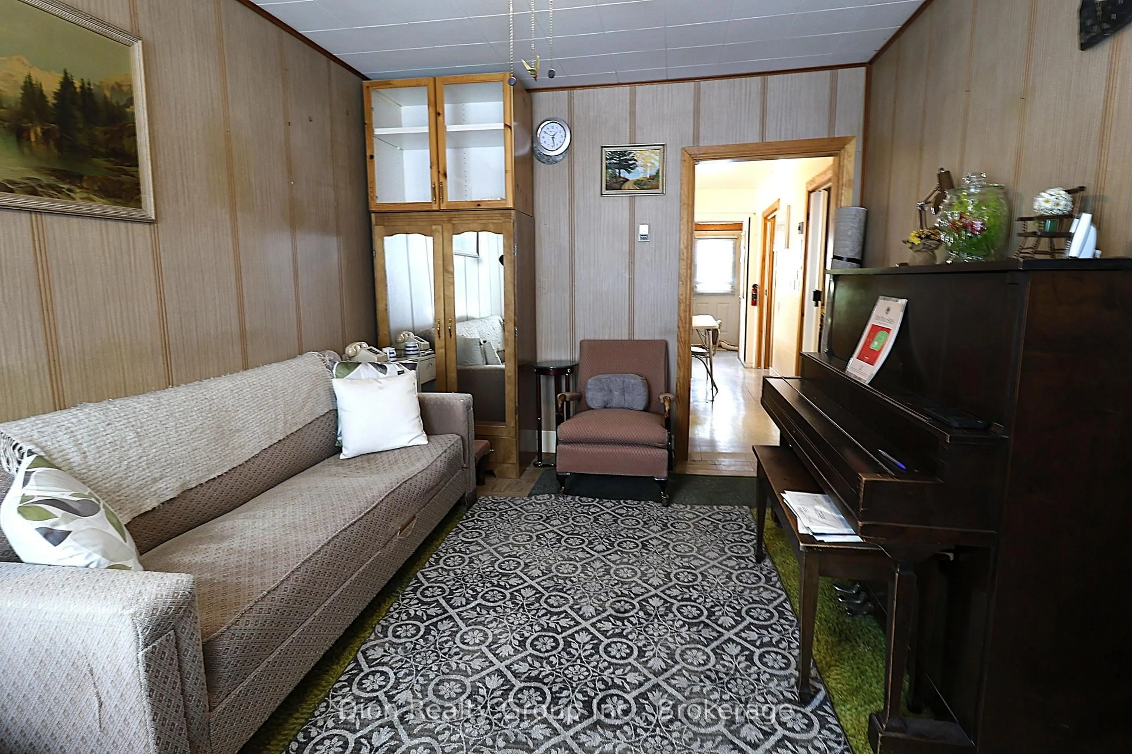 Indoor foyer for 116 Tower St, Kirkland Lake Ontario P2N 1P8