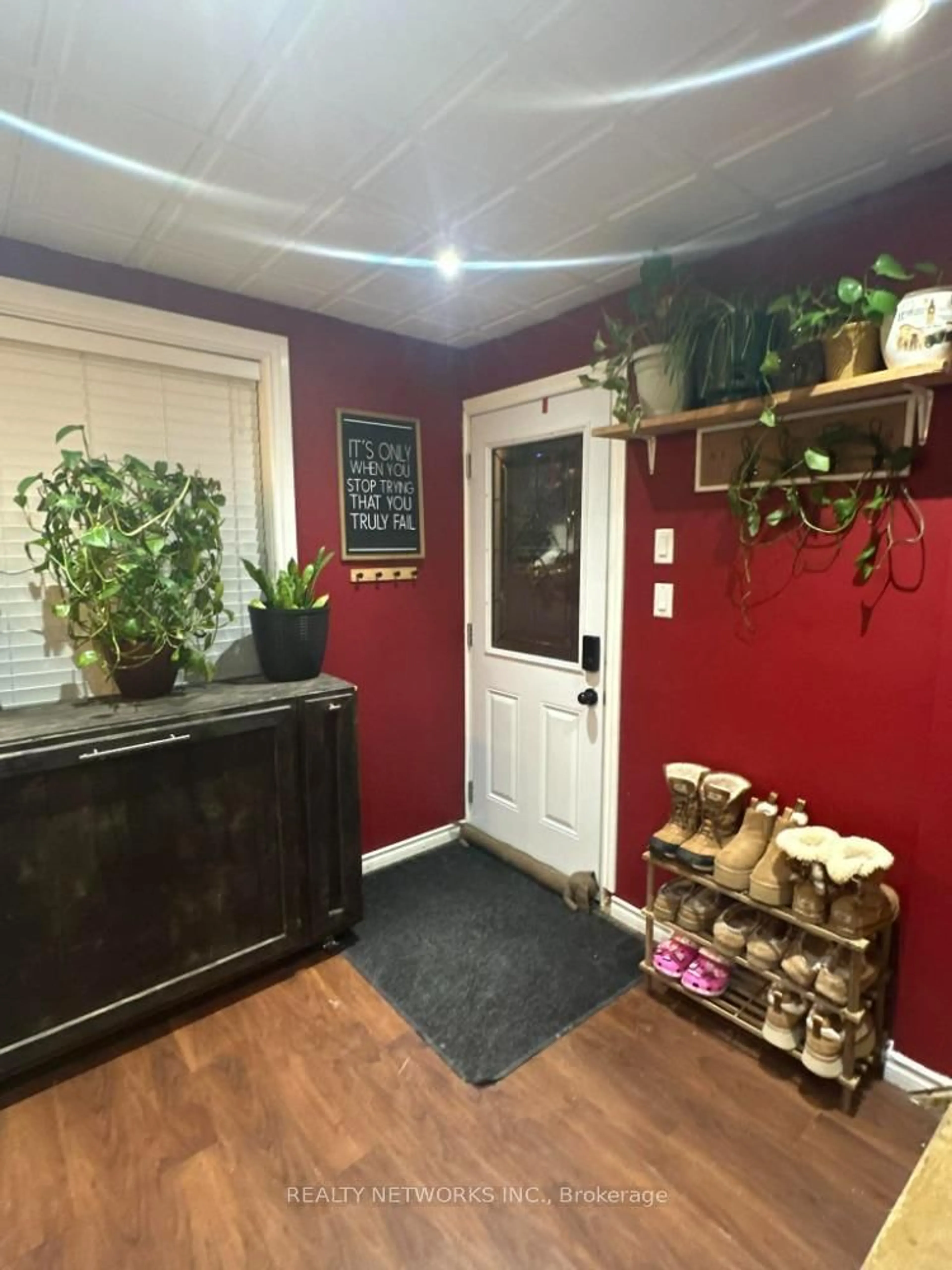 Indoor foyer for 441 Maclean Dr, Timmins Ontario P4N 4W7