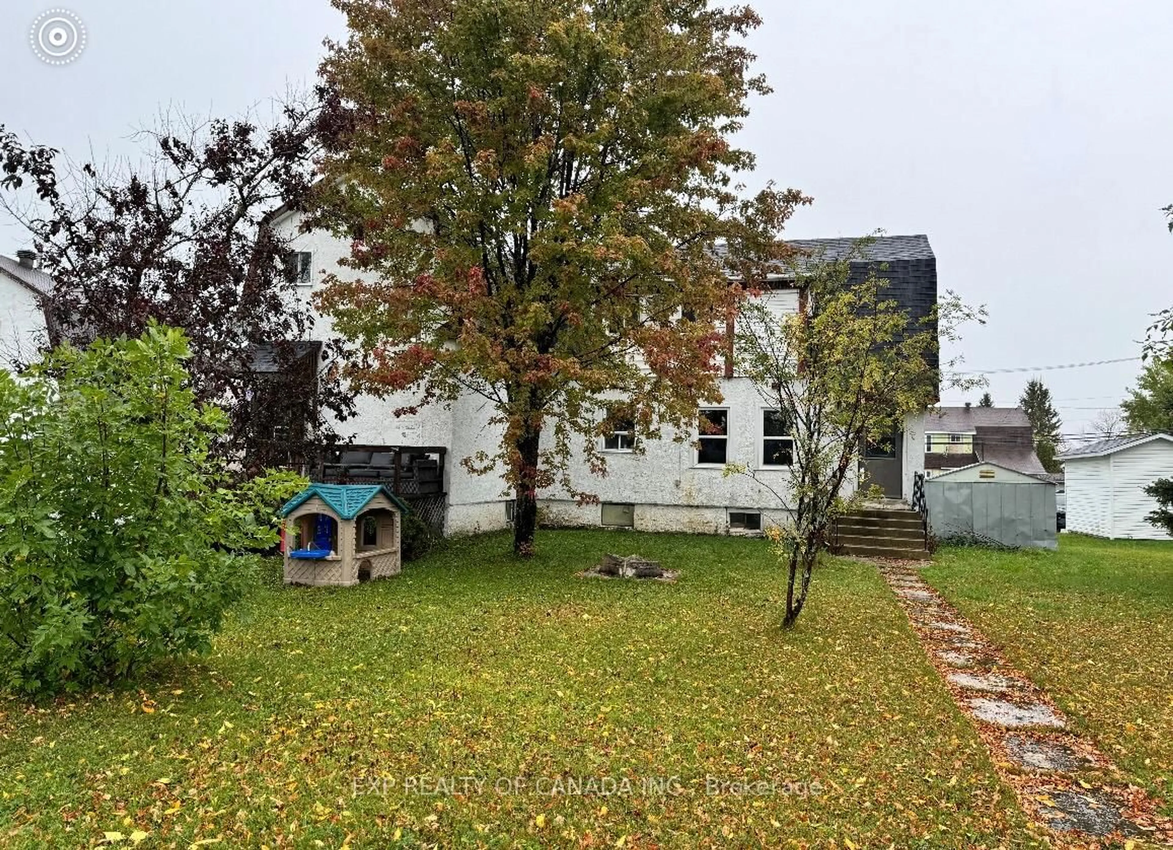 A pic from outside/outdoor area/front of a property/back of a property/a pic from drone, street for 162-164 Aurora St, Iroquois Falls Ontario P0K 1E0