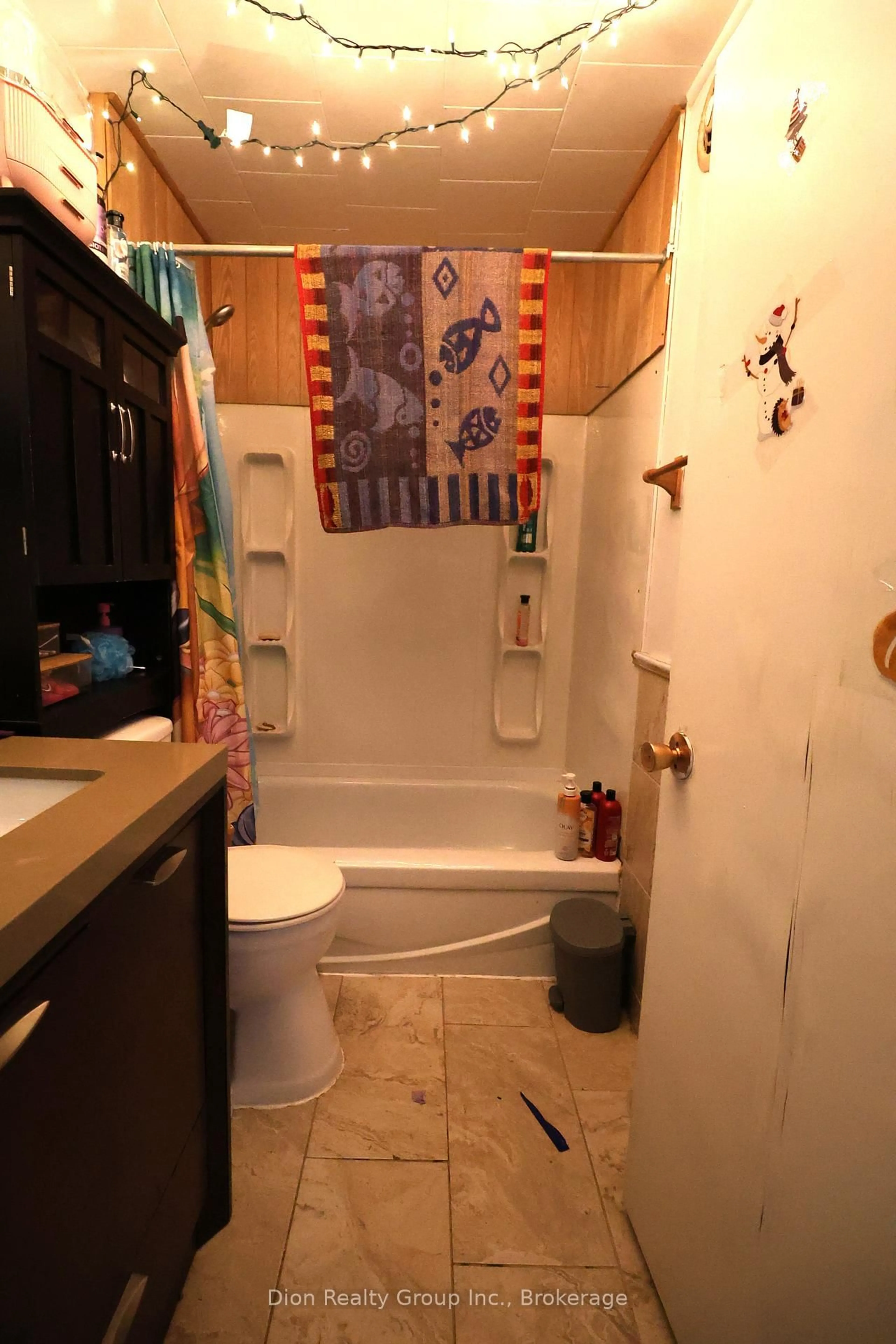 Standard bathroom, ceramic/tile floor for 88 Main St, Kirkland Lake Ontario P2N 3E7