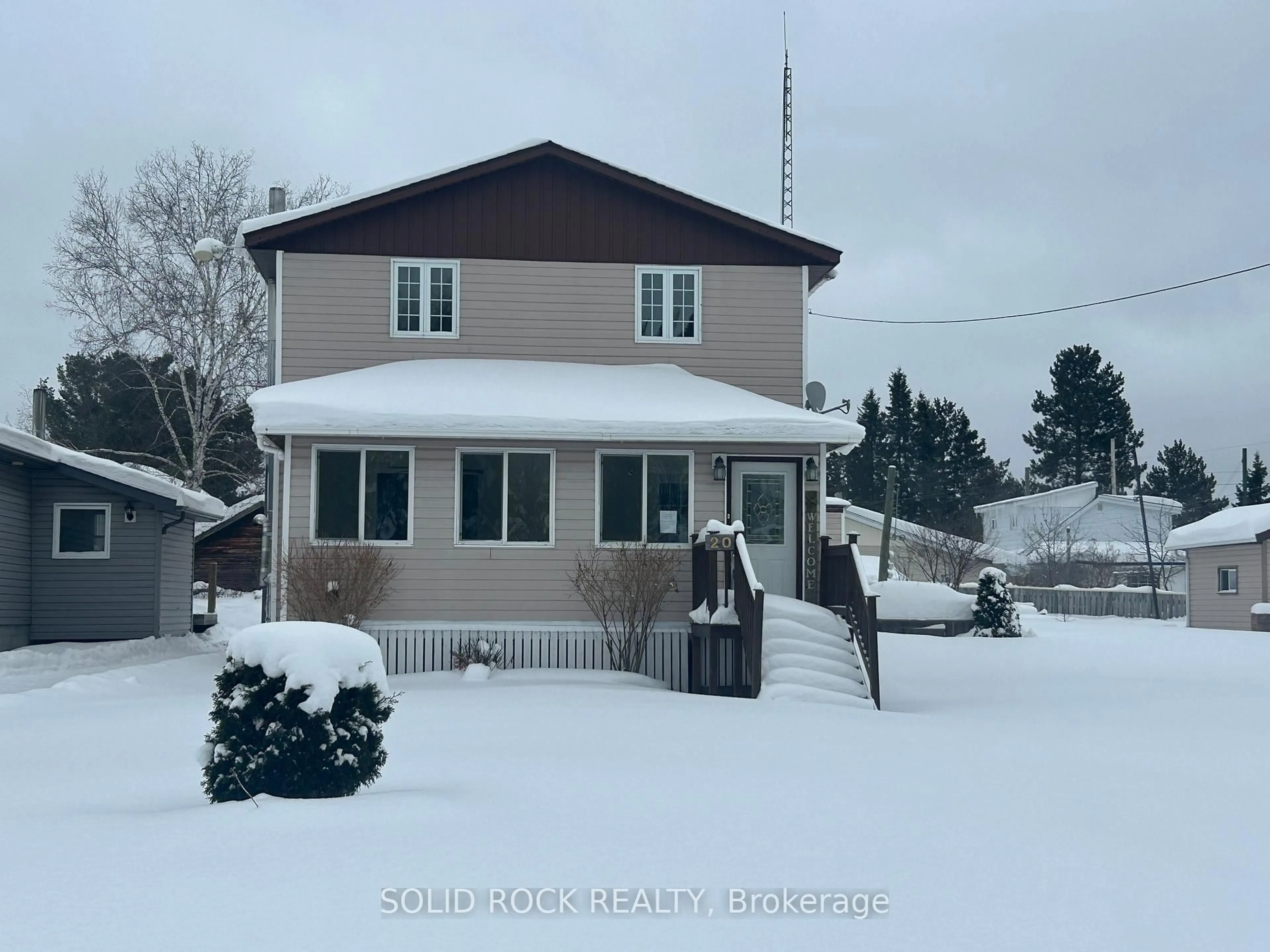 A pic from outside/outdoor area/front of a property/back of a property/a pic from drone, street for 20 Main St, Kirkland Lake Ontario P0K 1K0