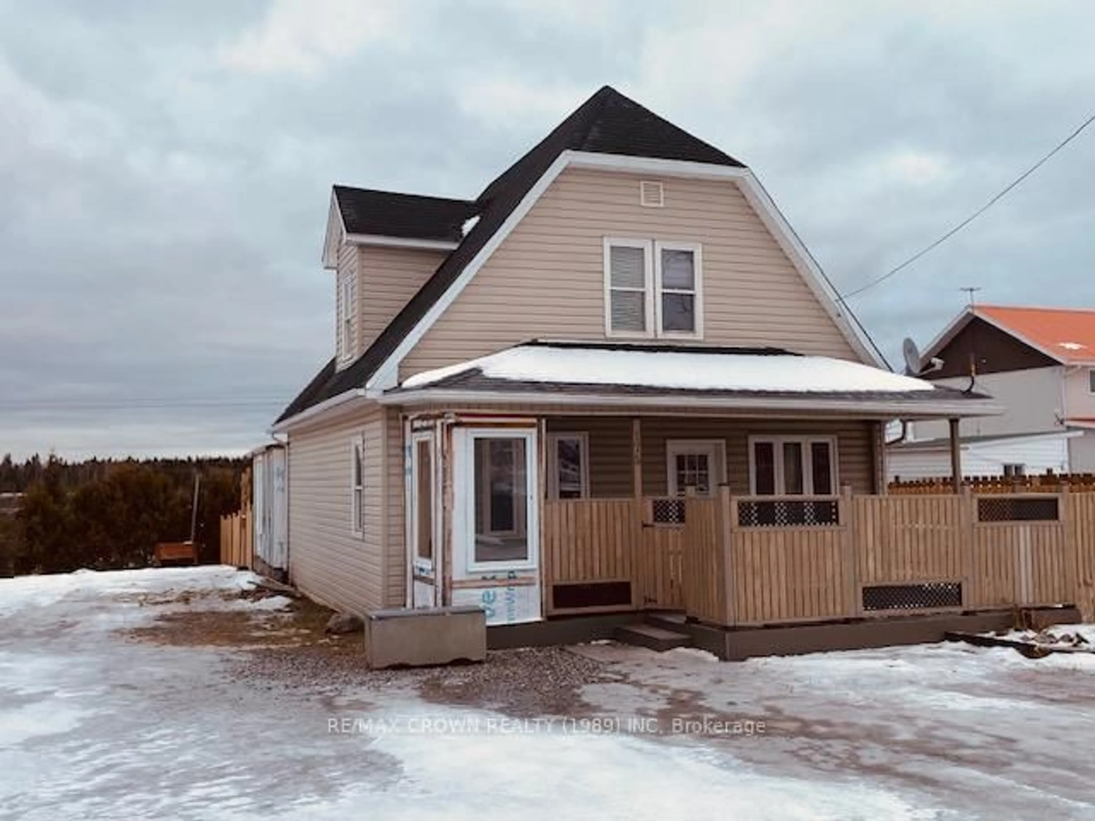 Home with vinyl exterior material, building for 175 MGR PROULX Ave, Mattice-Val Cote Ontario P0L 1T0