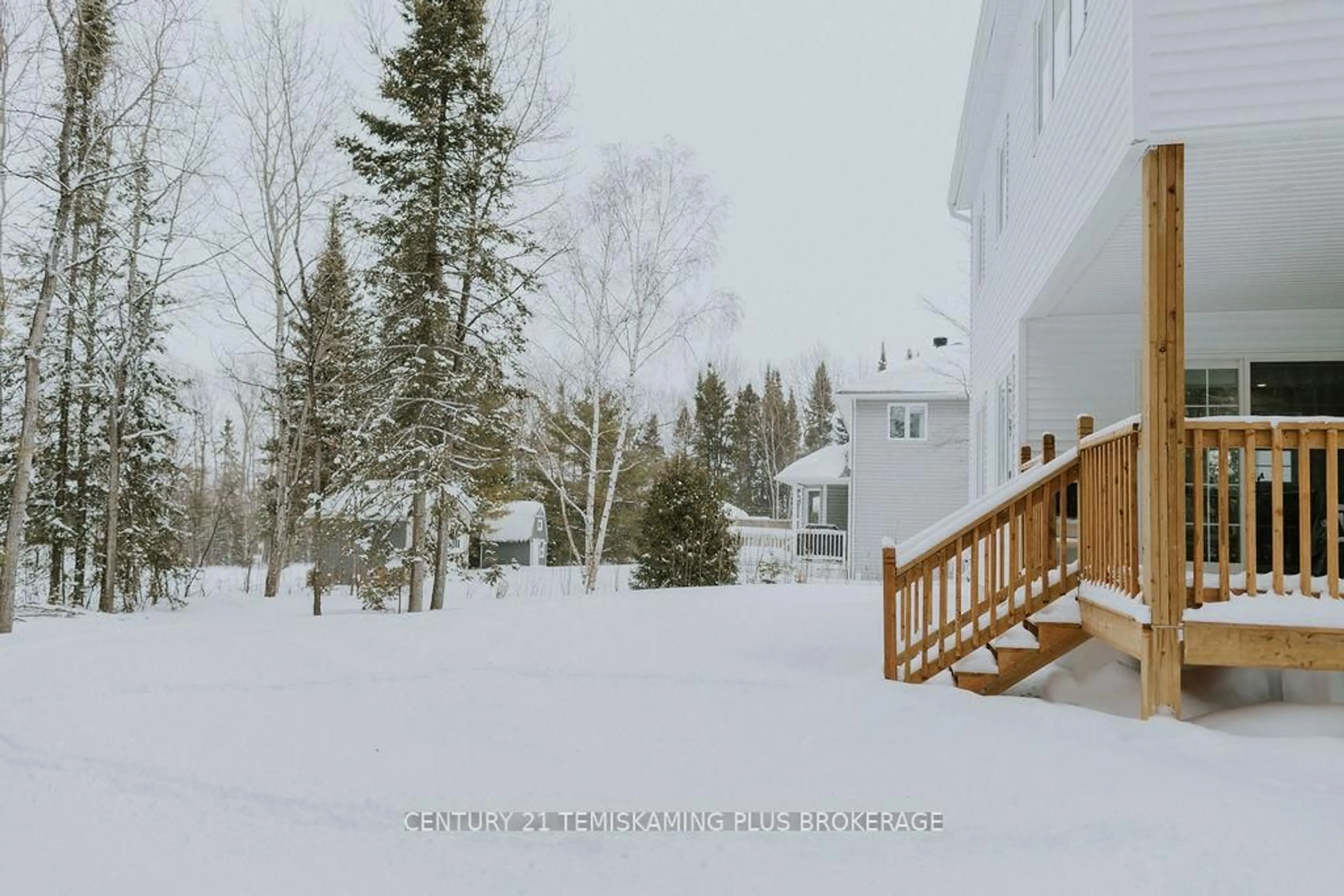 Patio, mountain view for 272 Cosman Cres, Temiskaming Shores Ontario P0J 1P0