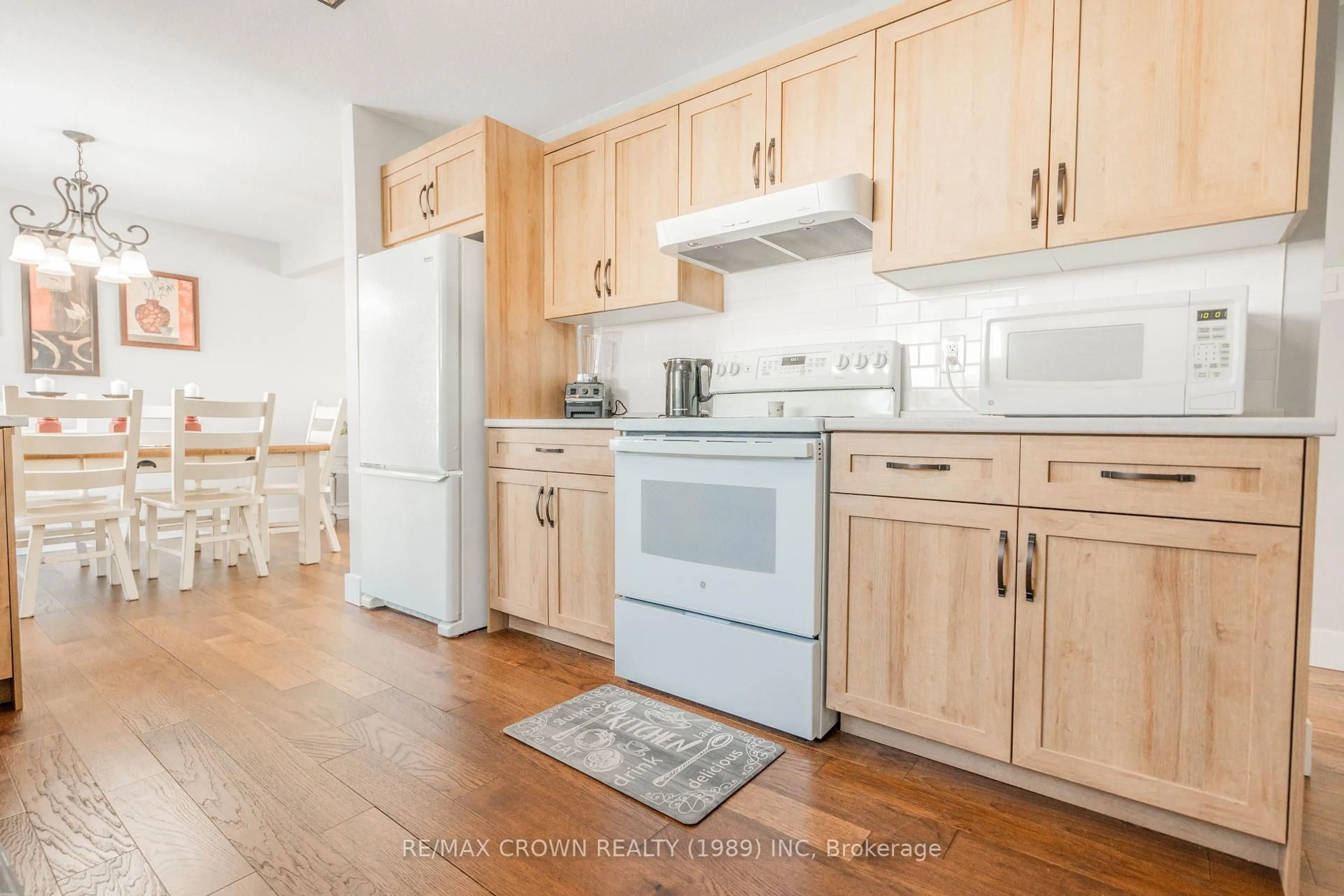 Standard kitchen, wood/laminate floor for 37 Clark St, Kapuskasing Ontario P5N 1L3