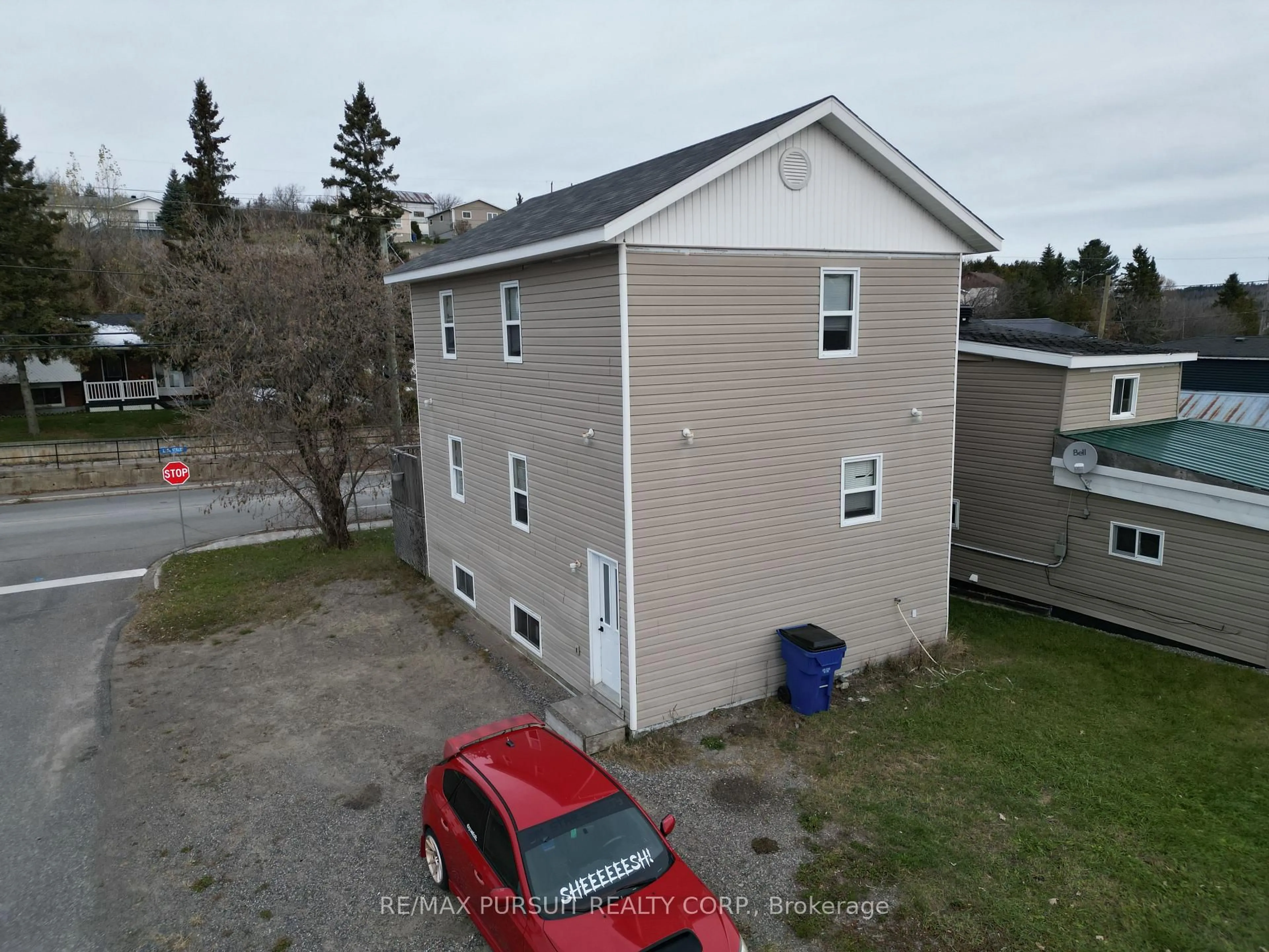 A pic from outside/outdoor area/front of a property/back of a property/a pic from drone, building for 187 Lang St, Cobalt Ontario P0J 1C0
