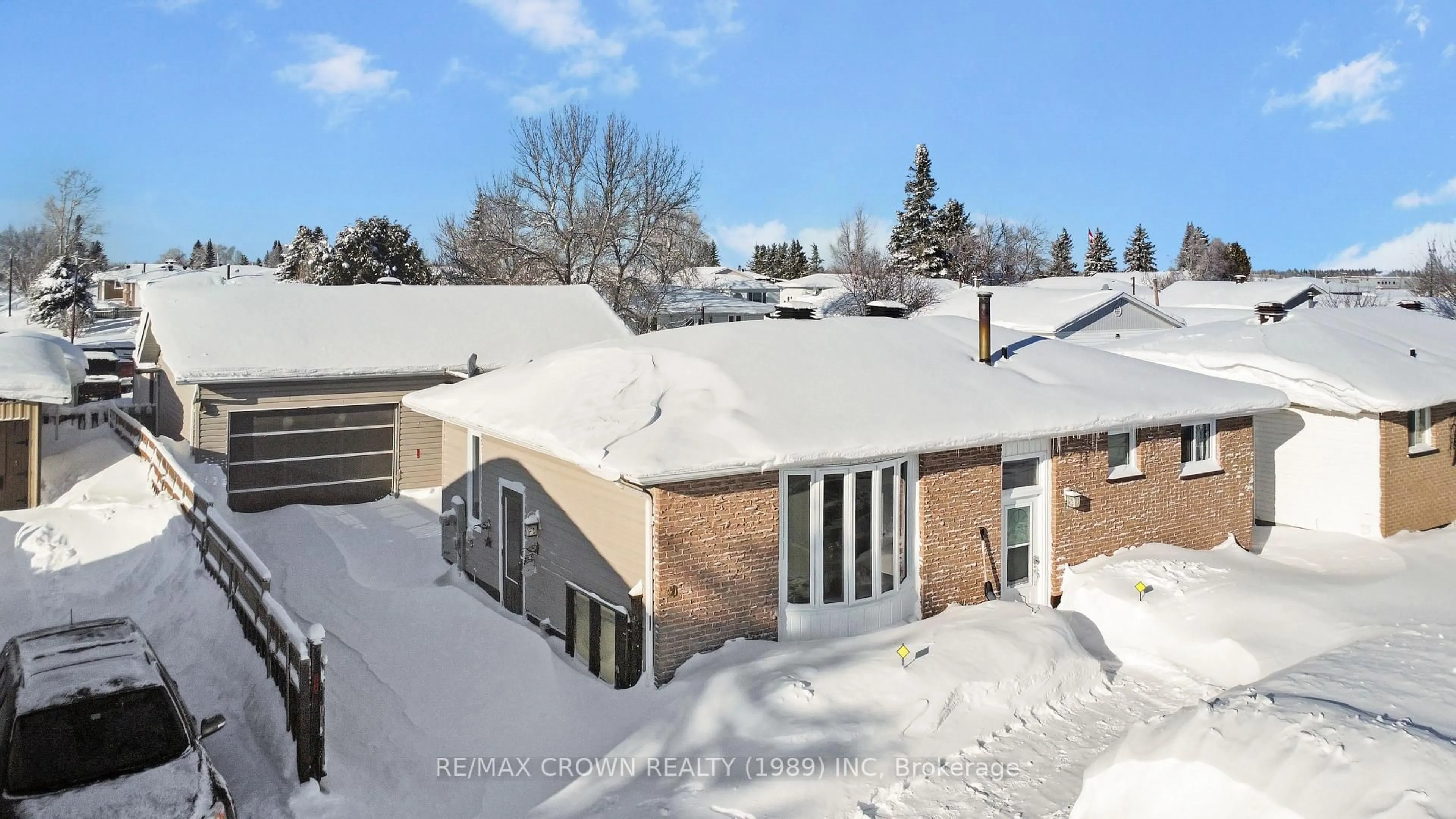 A pic from outside/outdoor area/front of a property/back of a property/a pic from drone, street for 40 Fifteenth St, Hearst Ontario P0L 1N0