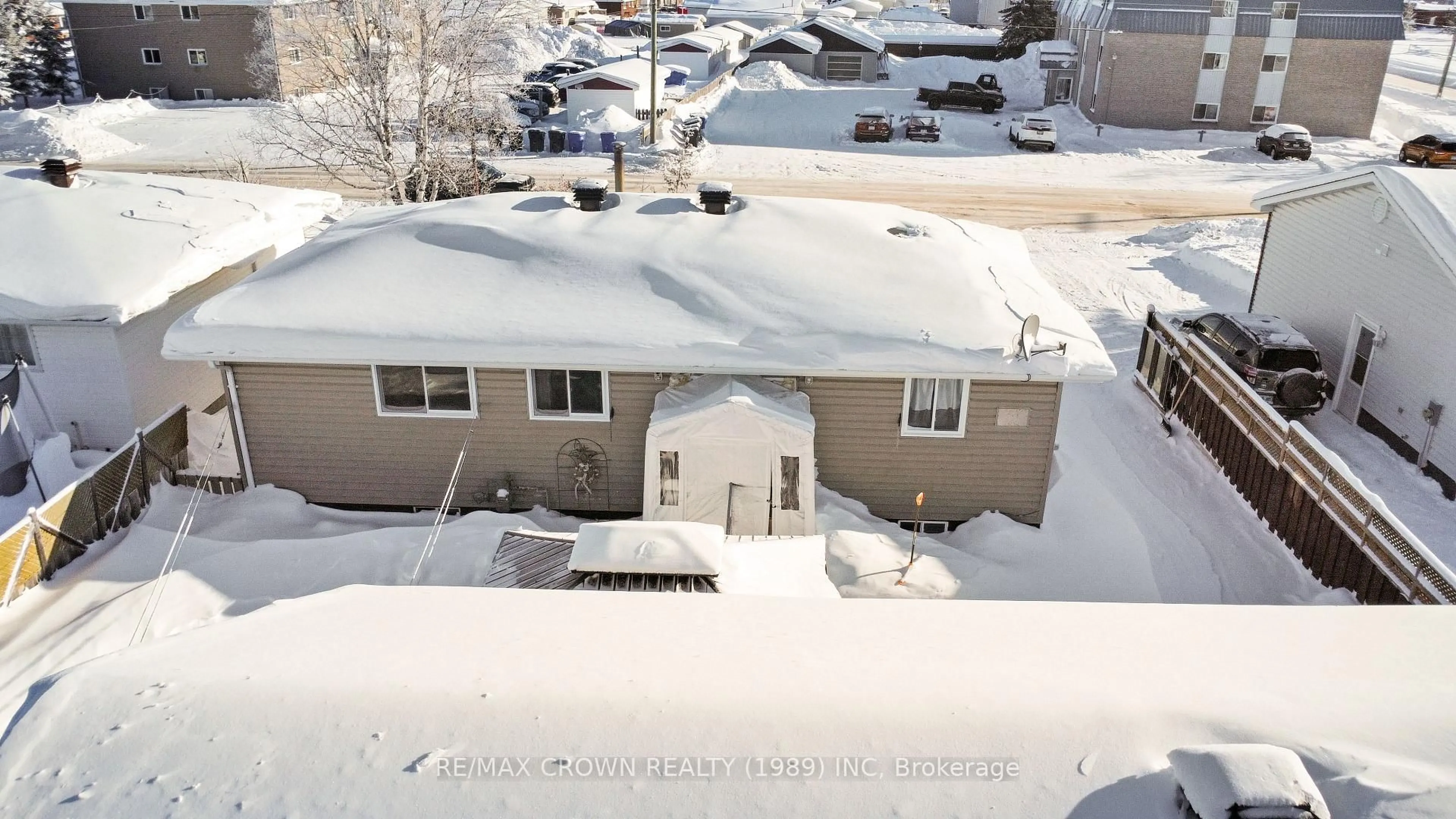 A pic from outside/outdoor area/front of a property/back of a property/a pic from drone, street for 40 Fifteenth St, Hearst Ontario P0L 1N0
