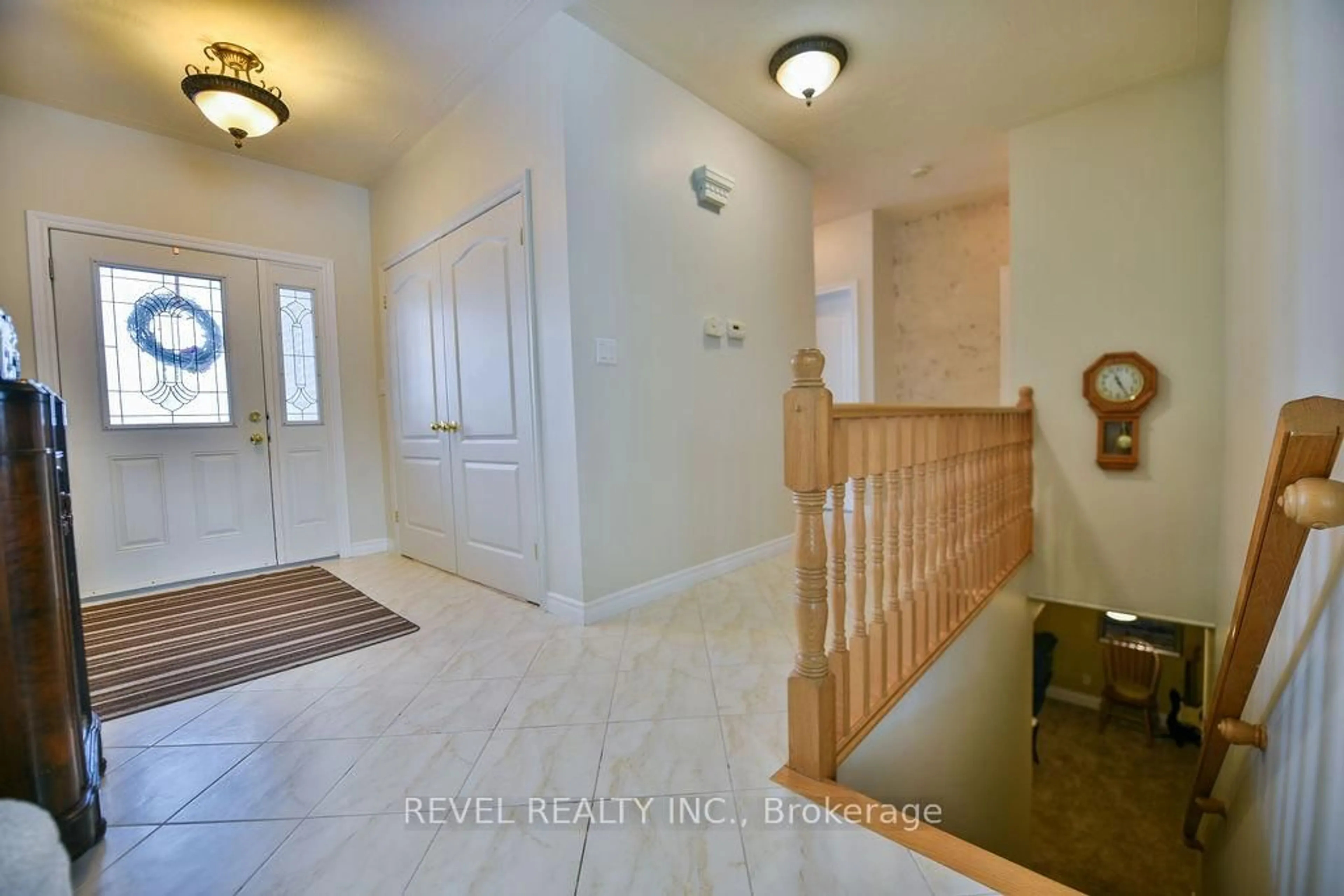 Indoor entryway for 1075 Dalton Rd, Timmins Ontario P4N 7C2