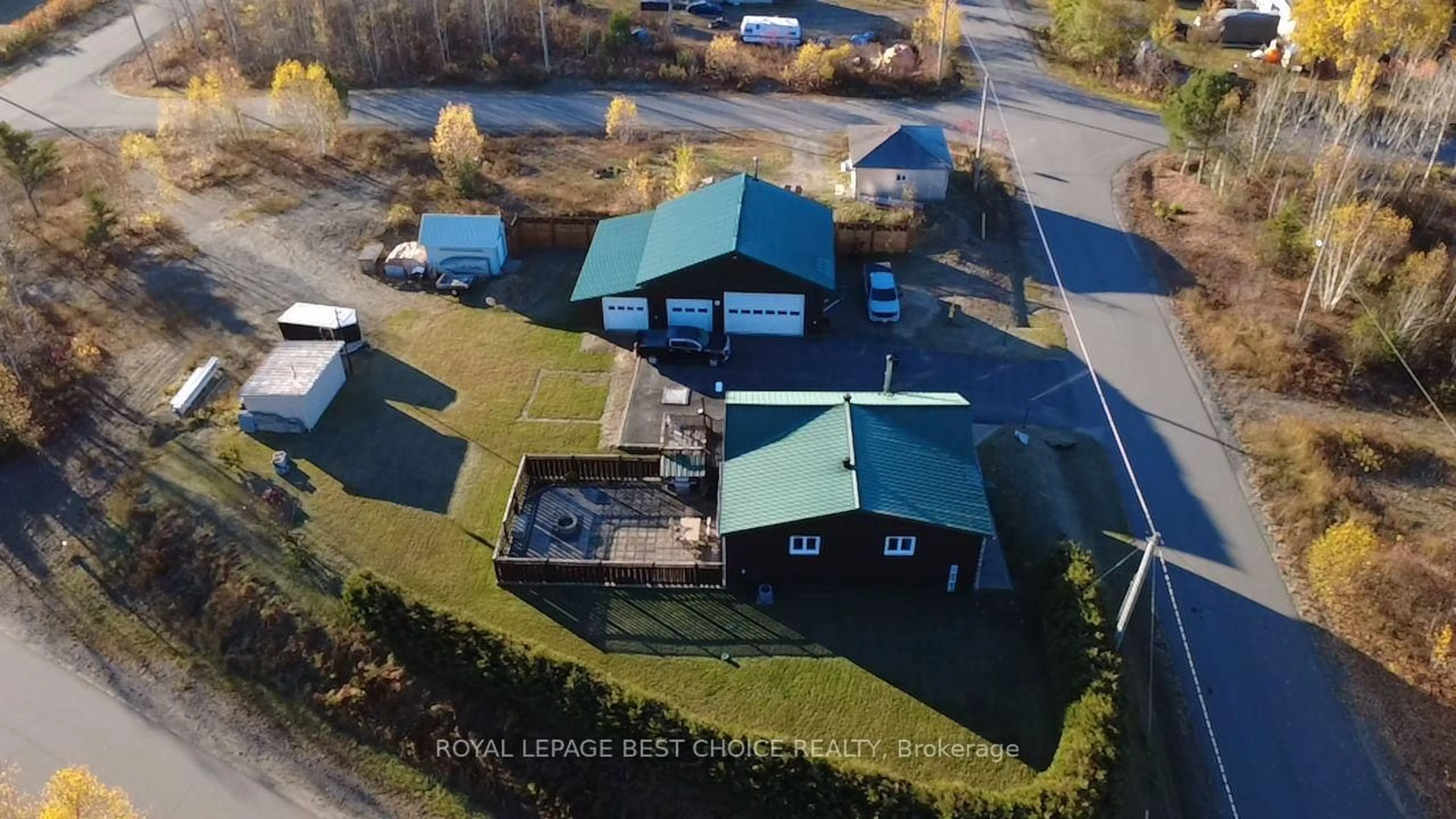 A pic from outside/outdoor area/front of a property/back of a property/a pic from drone, building for 407 Matheson St, Kirkland Lake Ontario P0K 1M0