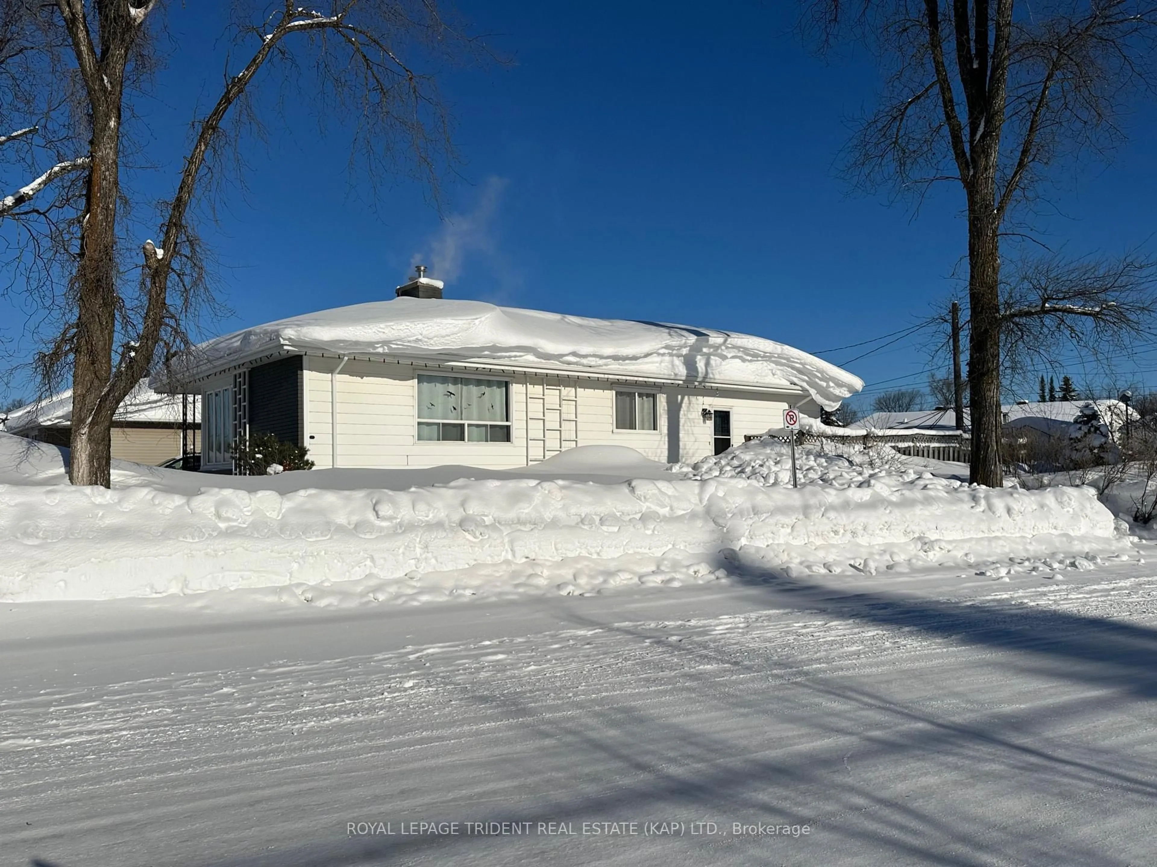 A pic from outside/outdoor area/front of a property/back of a property/a pic from drone, building for 1 Superior St, Kapuskasing Ontario P5N 2C3