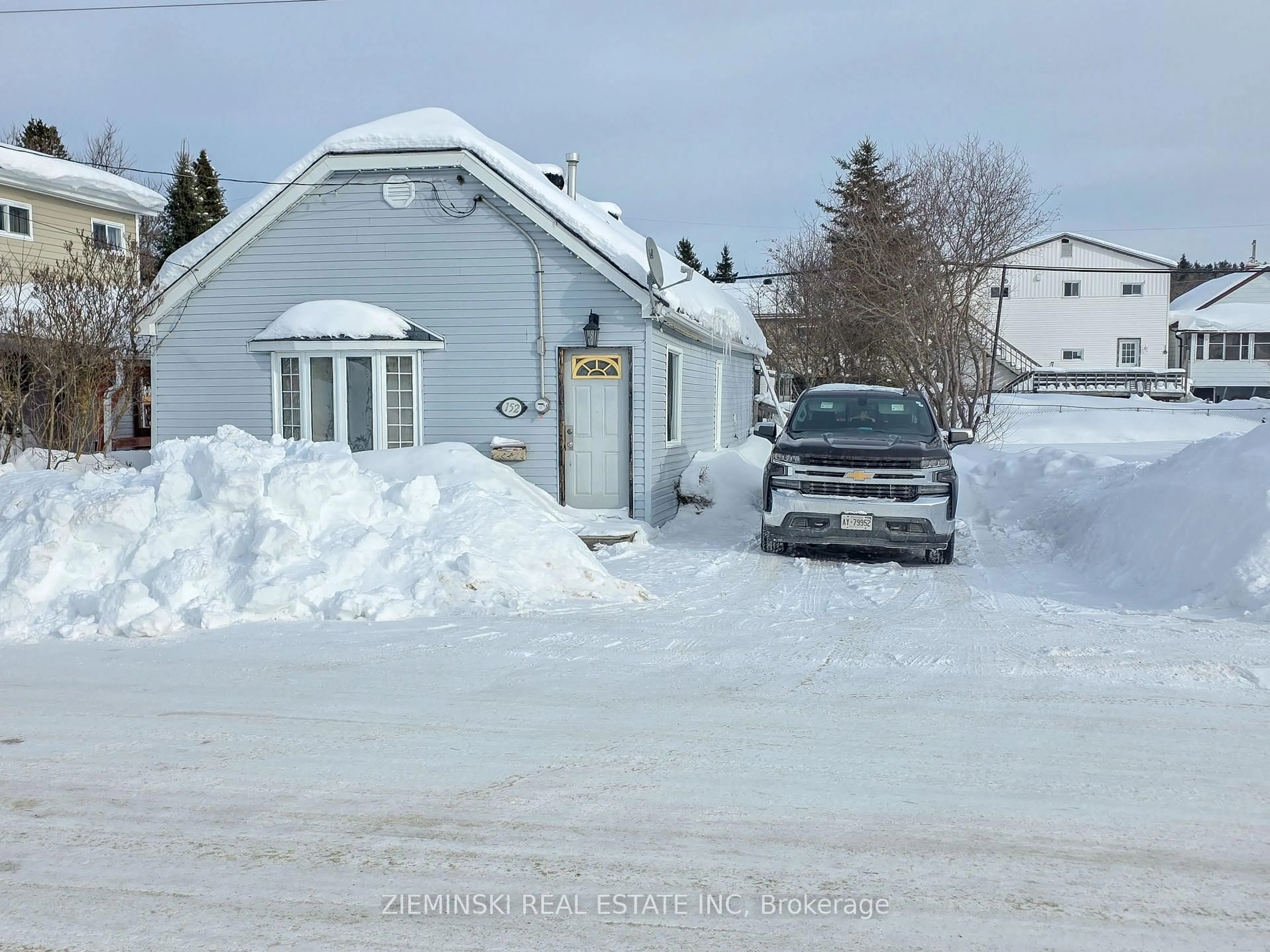 Parking for 152 Duncan Ave, Kirkland Lake Ontario P2N 1Y7