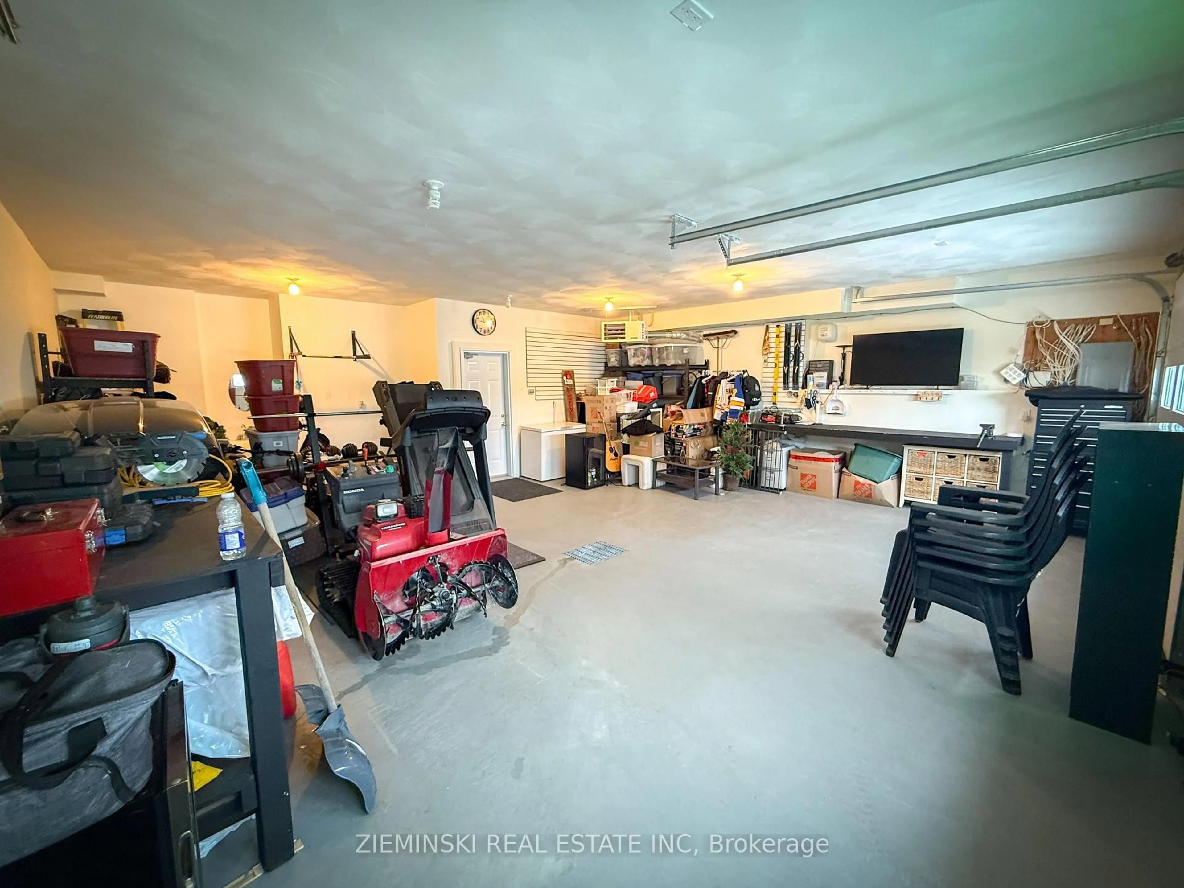 Indoor garage for 218 Mountjoy St, Timmins Ontario P4N 1T4