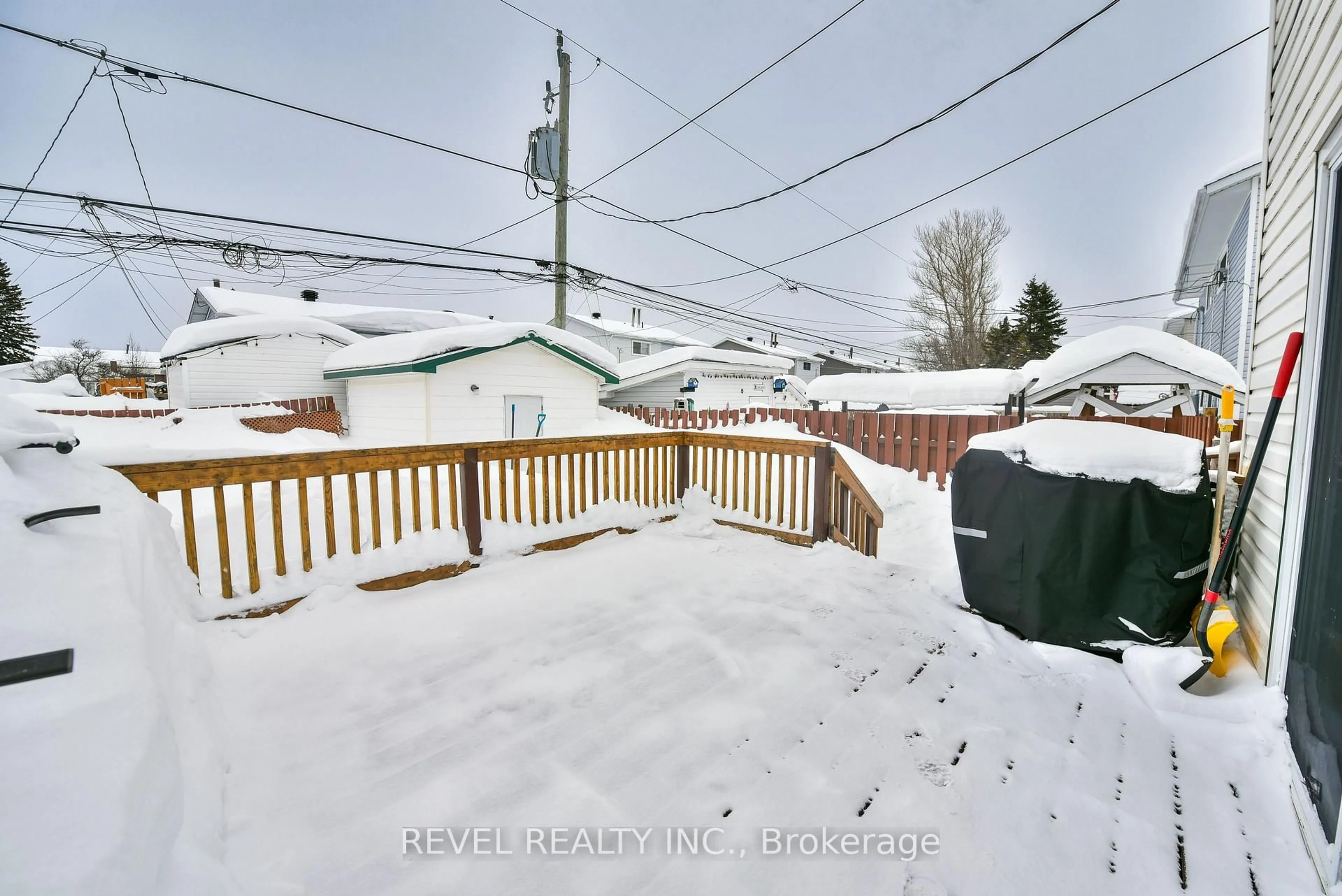 Patio, street for 584 Spooner Dr, Timmins Ontario P4N 4R5