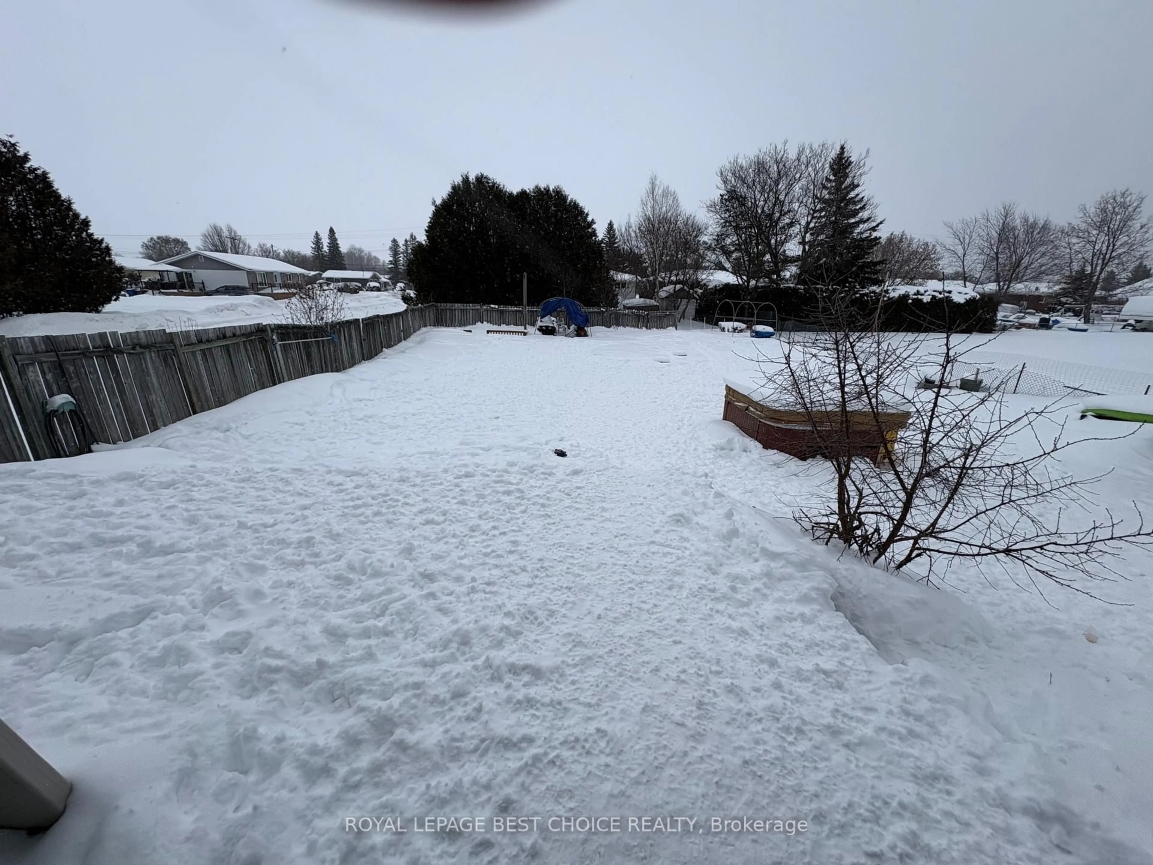 A pic from outside/outdoor area/front of a property/back of a property/a pic from drone, street for 96 Queen St, Temiskaming Shores Ontario P0J 1R0
