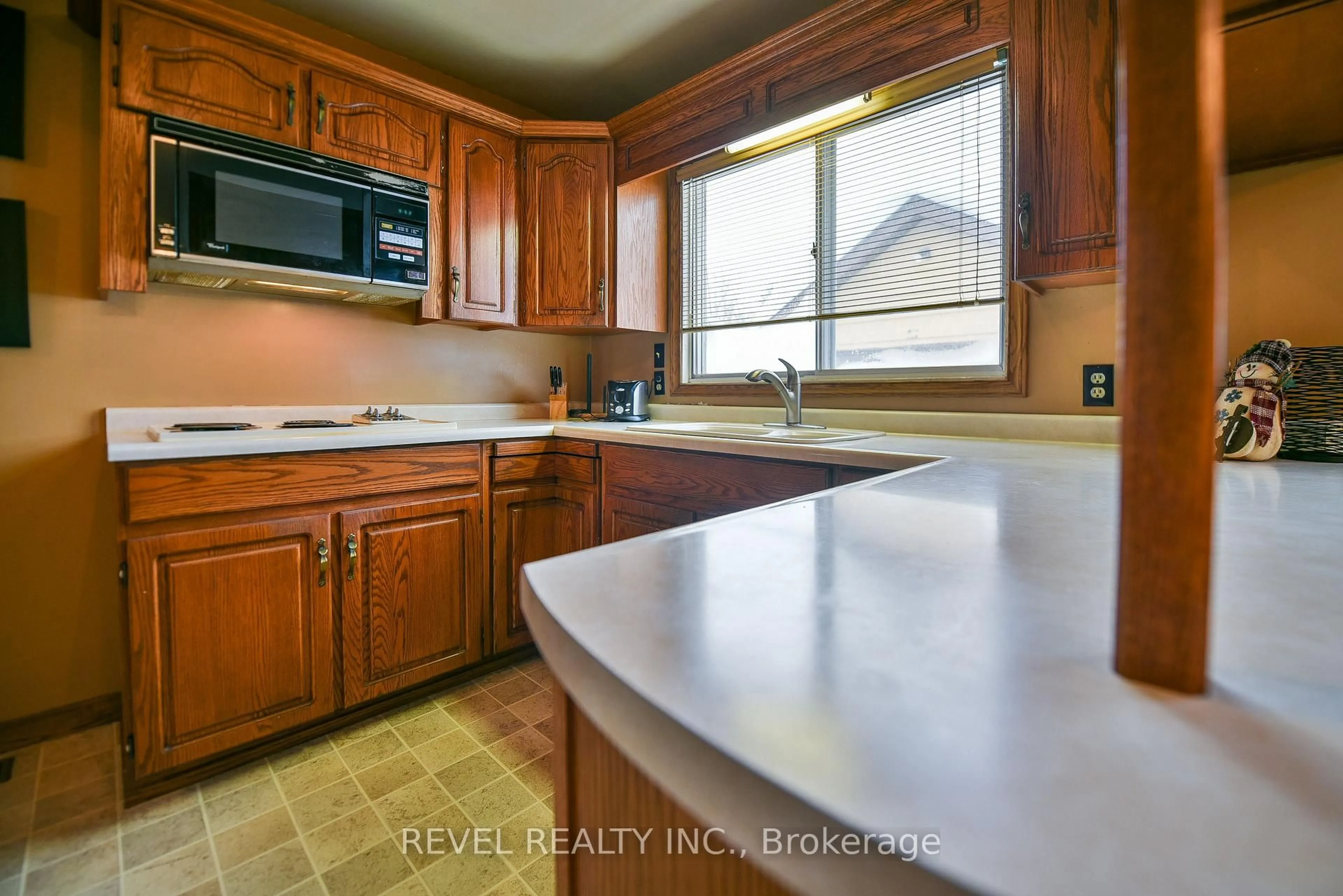 Standard kitchen, ceramic/tile floor for 198 Lawrence St, Timmins Ontario P0N 1C0