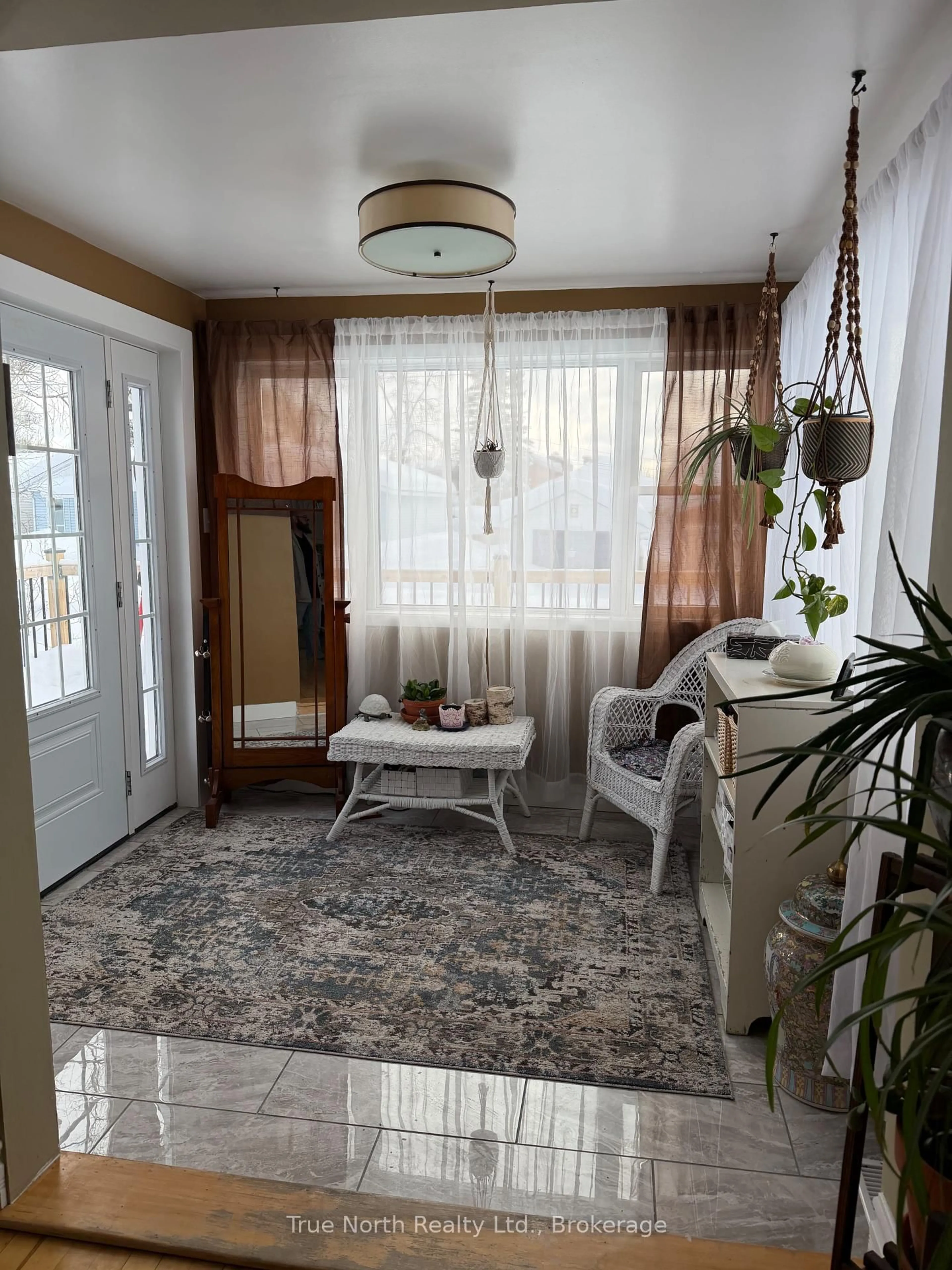 Indoor entryway for 34 Dominion Ave, Kapuskasing Ontario P5N 1P1