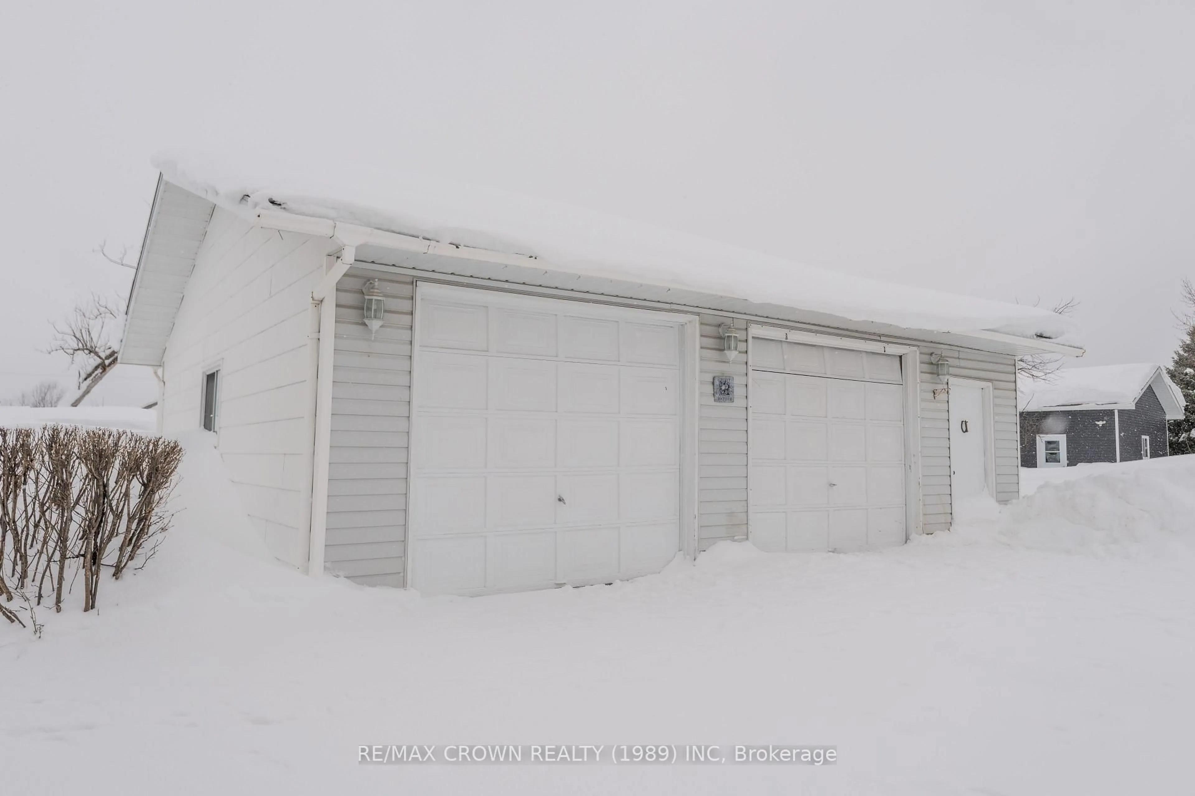 Indoor garage for 16 Lasalle Ave, Kapuskasing Ontario P5N 2R7