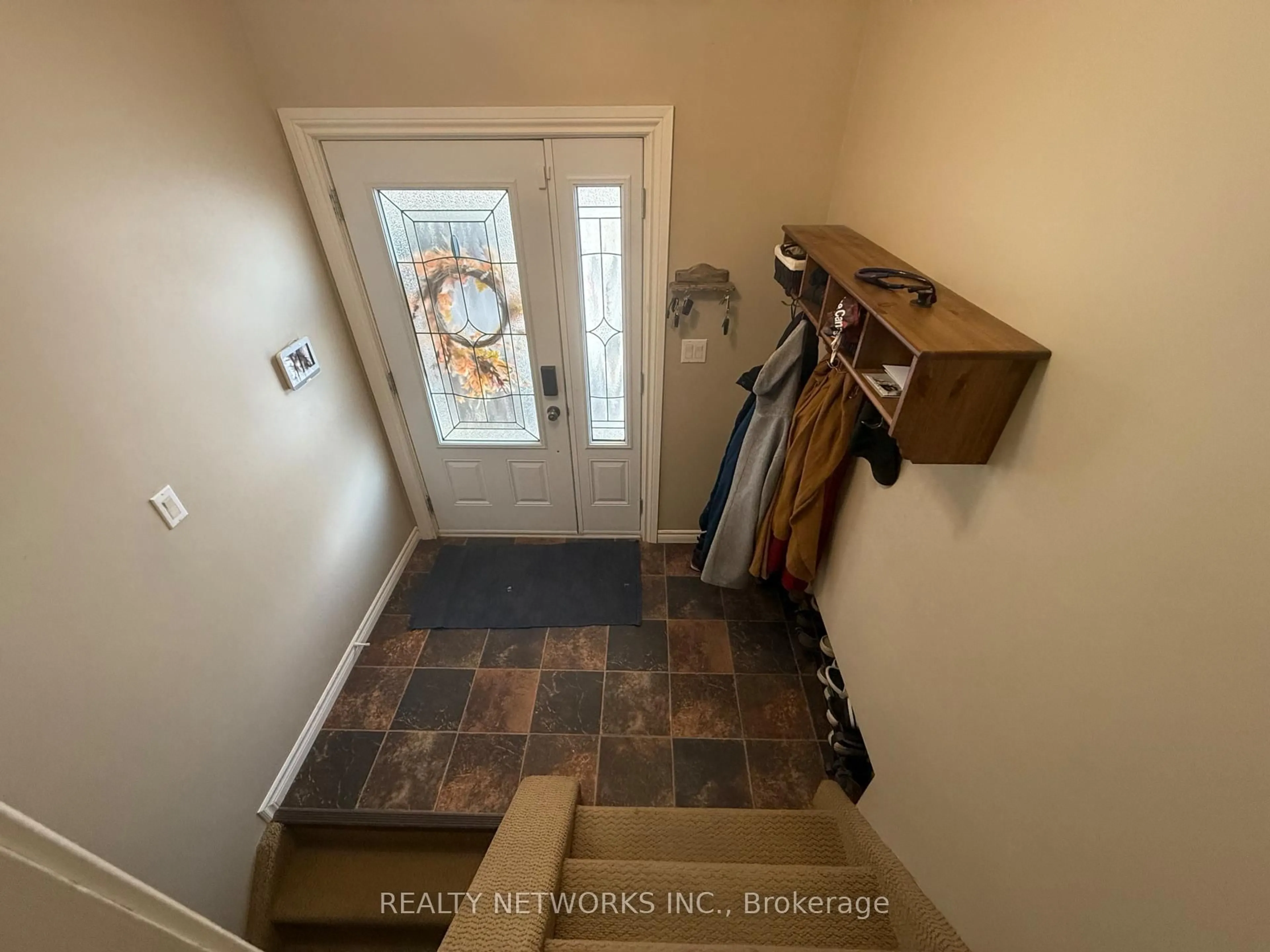 Indoor entryway for 1110 Ferguson Rd, Timmins Ontario P0N 1K0