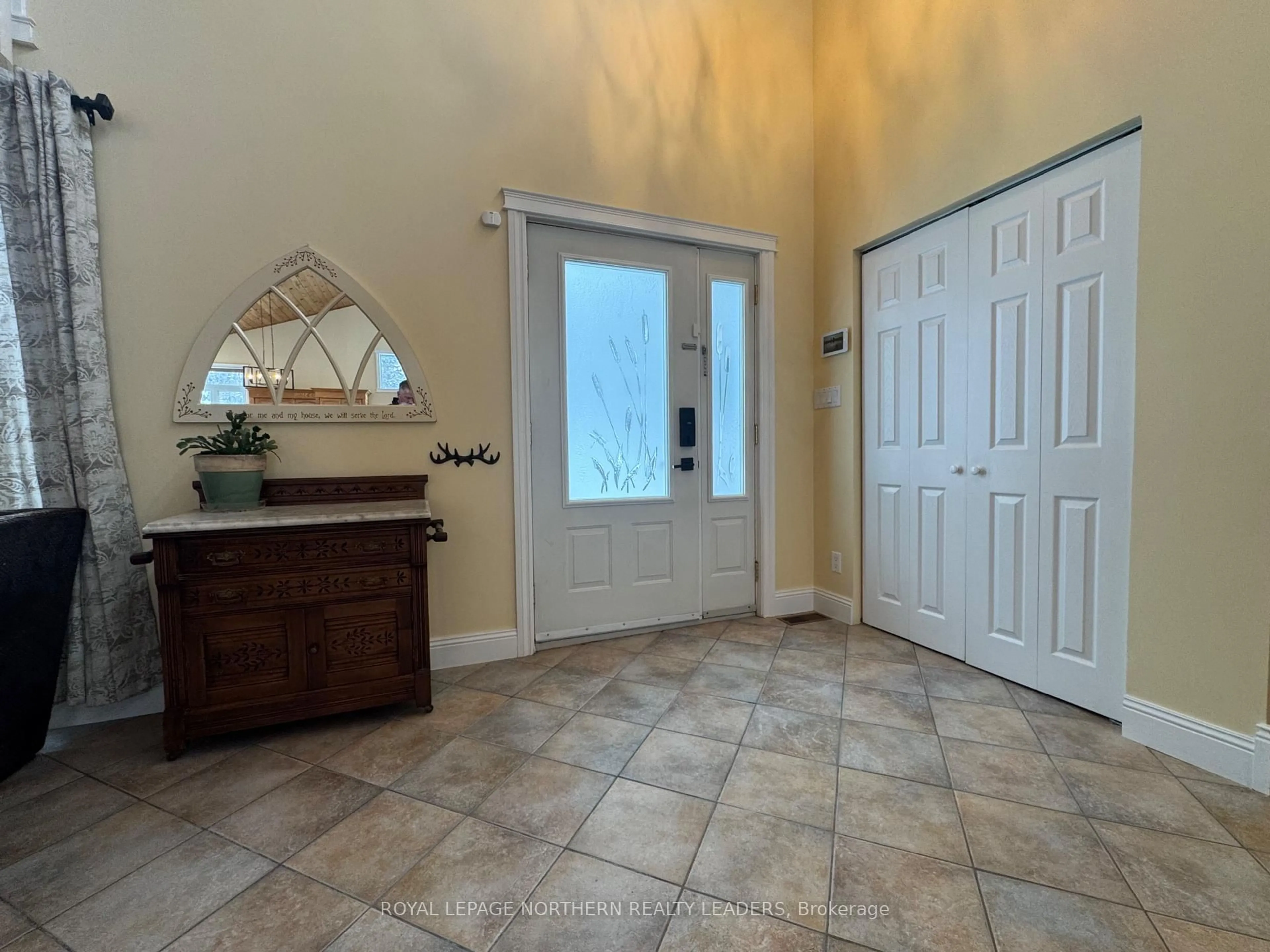 Indoor entryway for 3000 Kamiskotia Rd, Timmins Ontario P4R 0B6