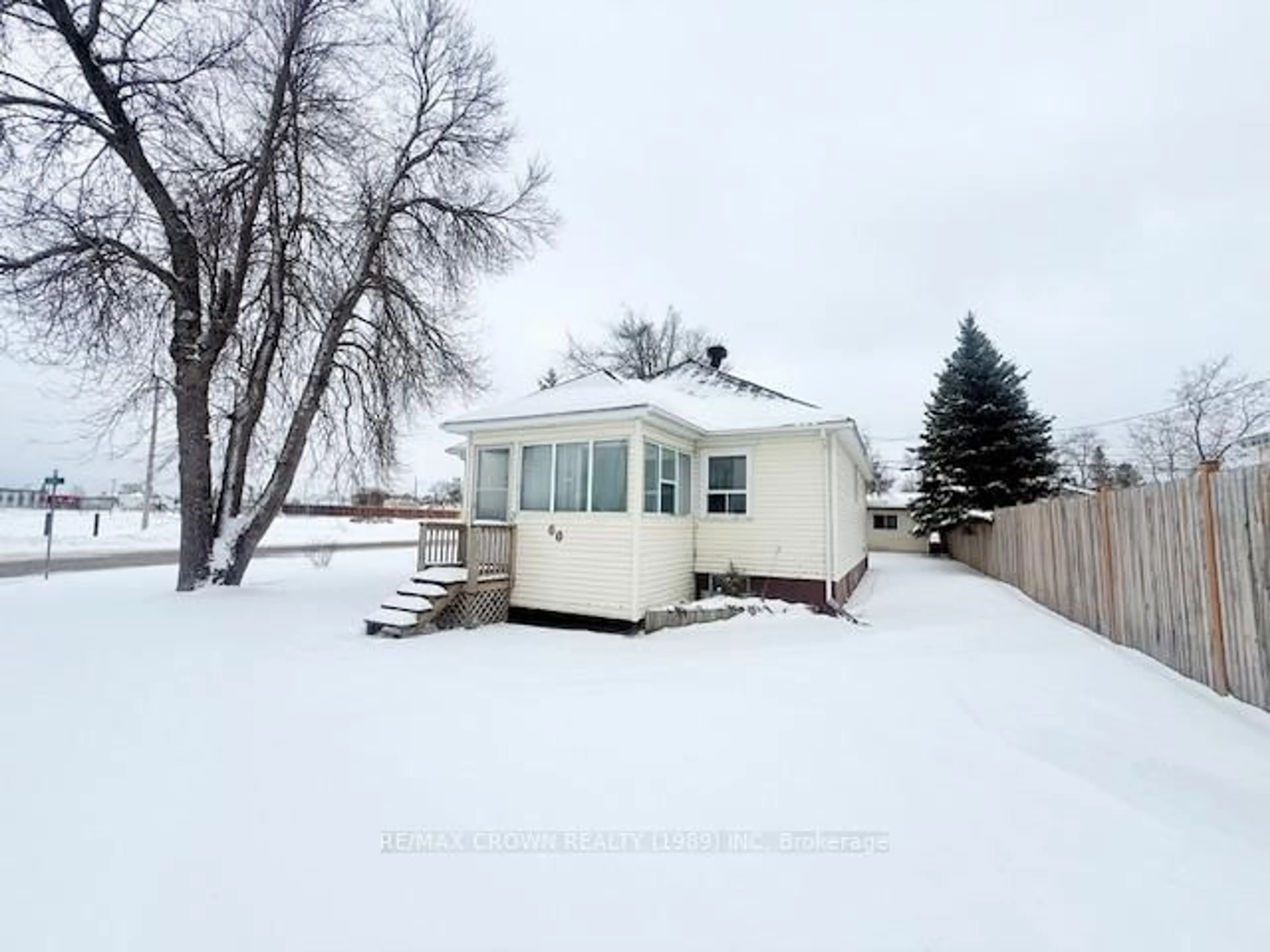 Shed for 60 Egerton St, Kapuskasing Ontario P5N 1J4