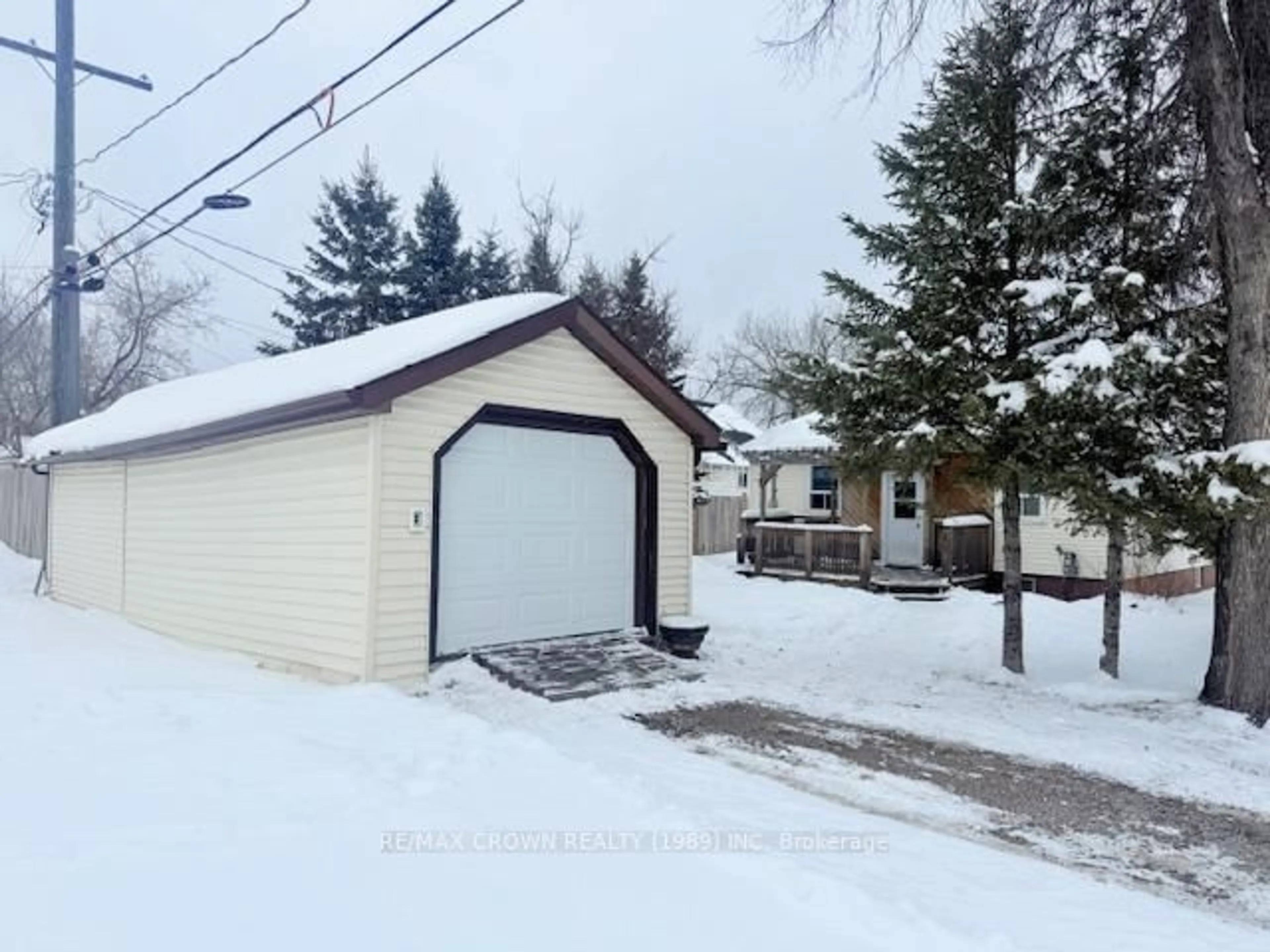 Indoor garage for 60 Egerton St, Kapuskasing Ontario P5N 1J4