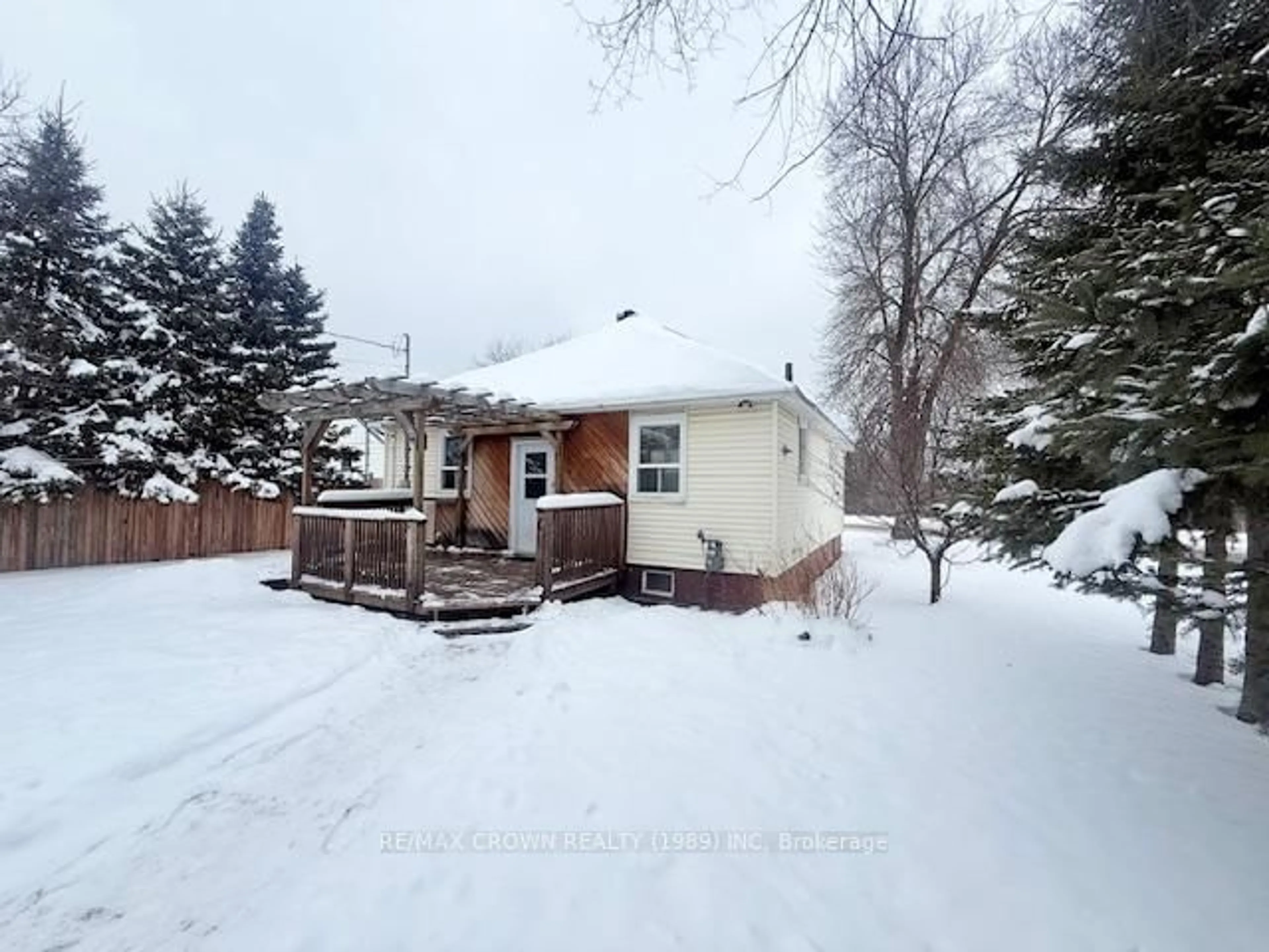 Unknown for 60 Egerton St, Kapuskasing Ontario P5N 1J4