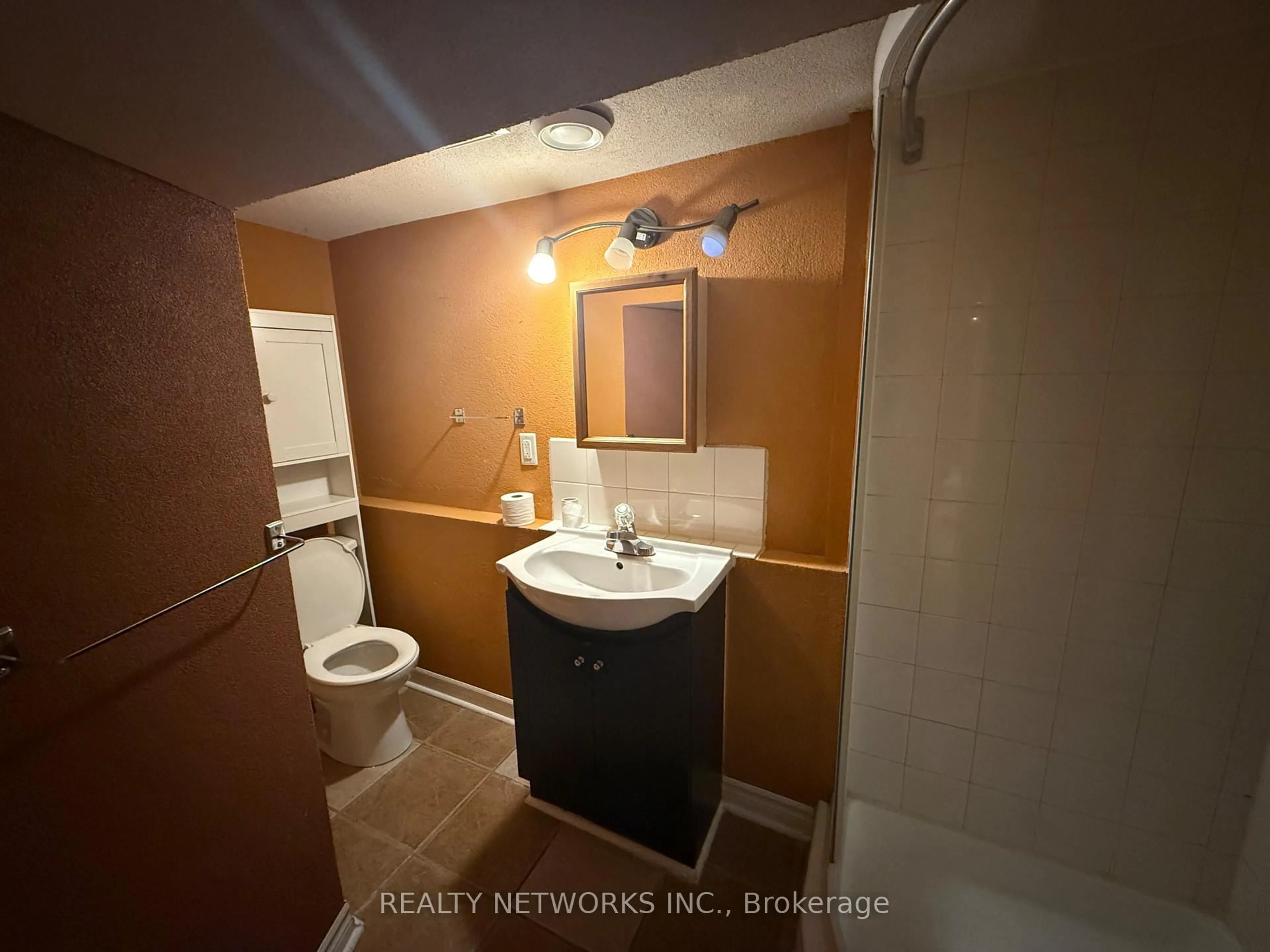 Standard bathroom, floor is not visible for 189 Balsam St, Timmins Ontario P4N 2E1