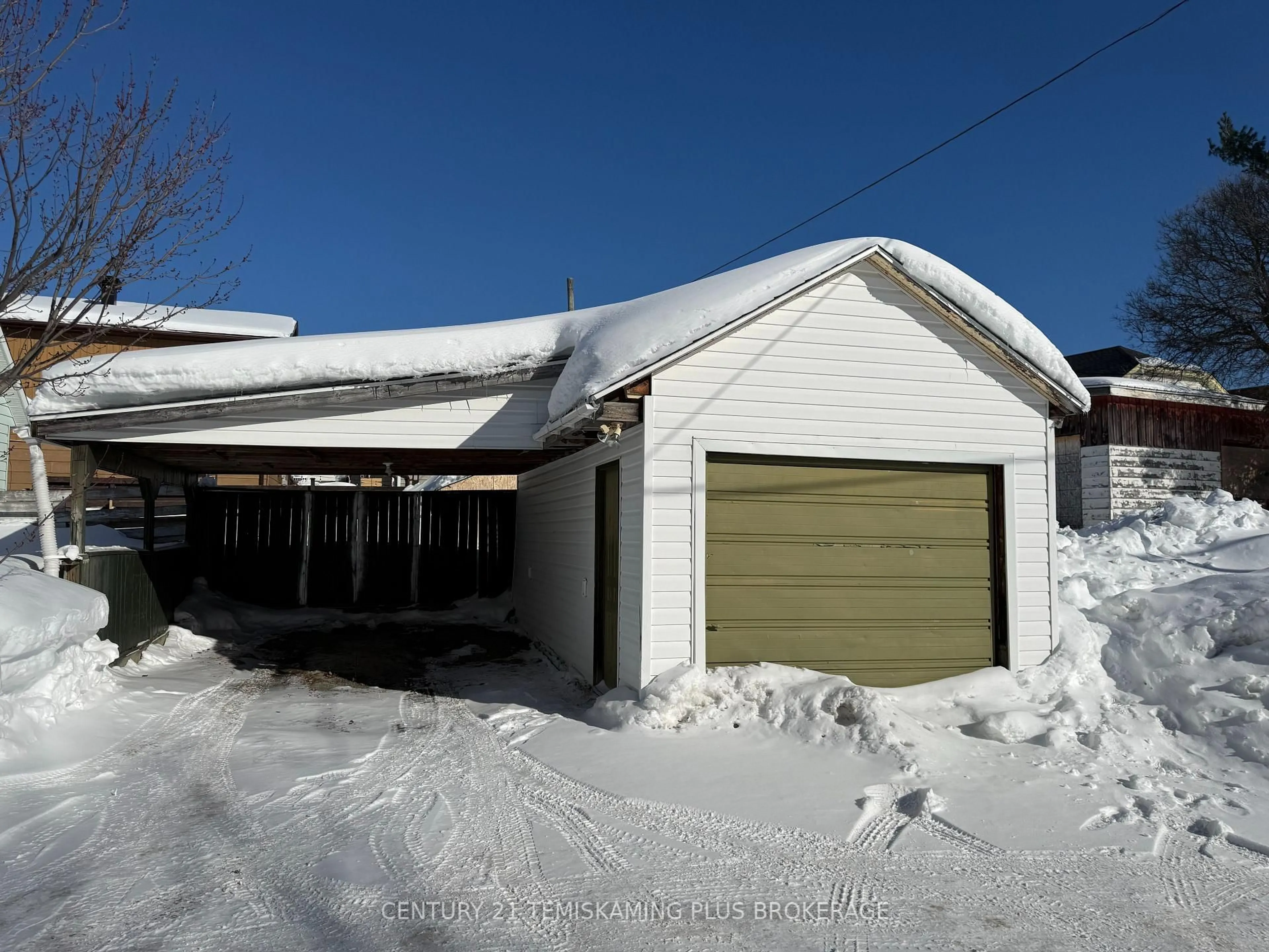 Indoor garage for 60 Woods St, Kirkland Lake Ontario P0J 1P0