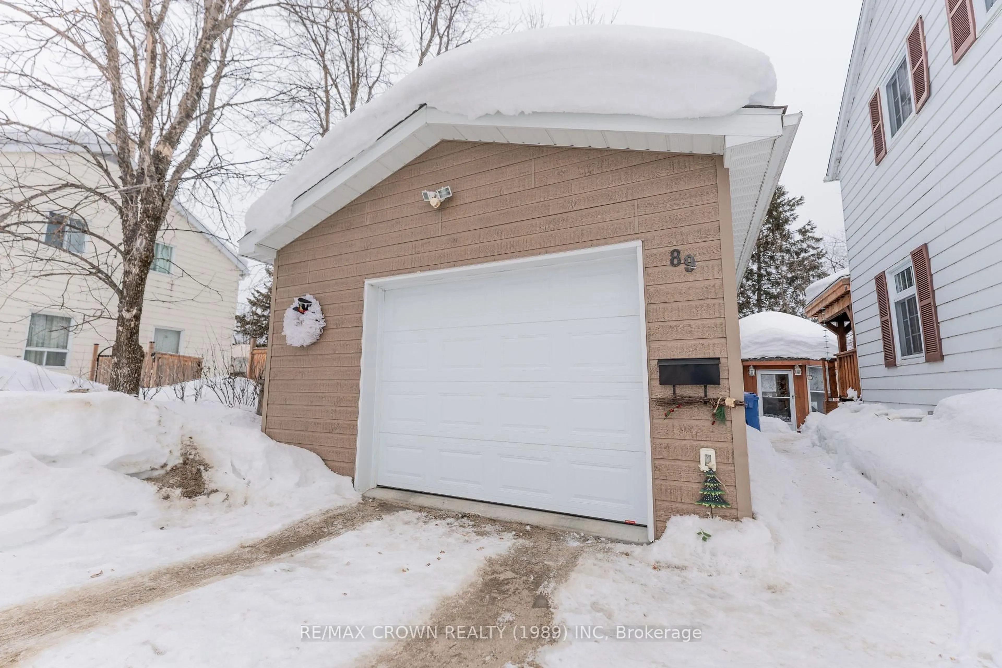 Indoor garage for 89 Devonshire St, Kapuskasing Ontario P5N 1C7