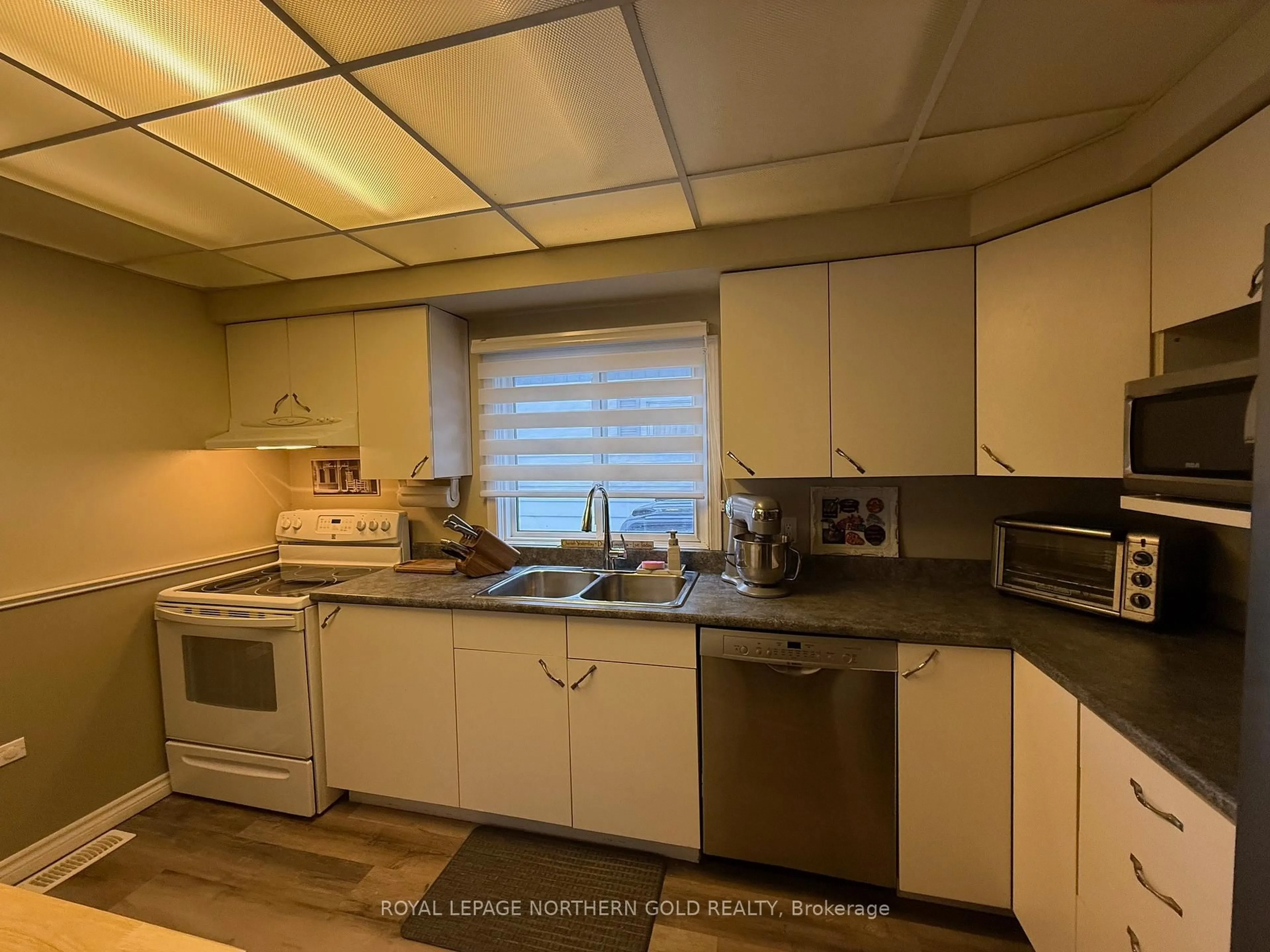 Standard kitchen, unknown for 52 MACPHERSON Ave, Kirkland Lake Ontario P2N 1B9