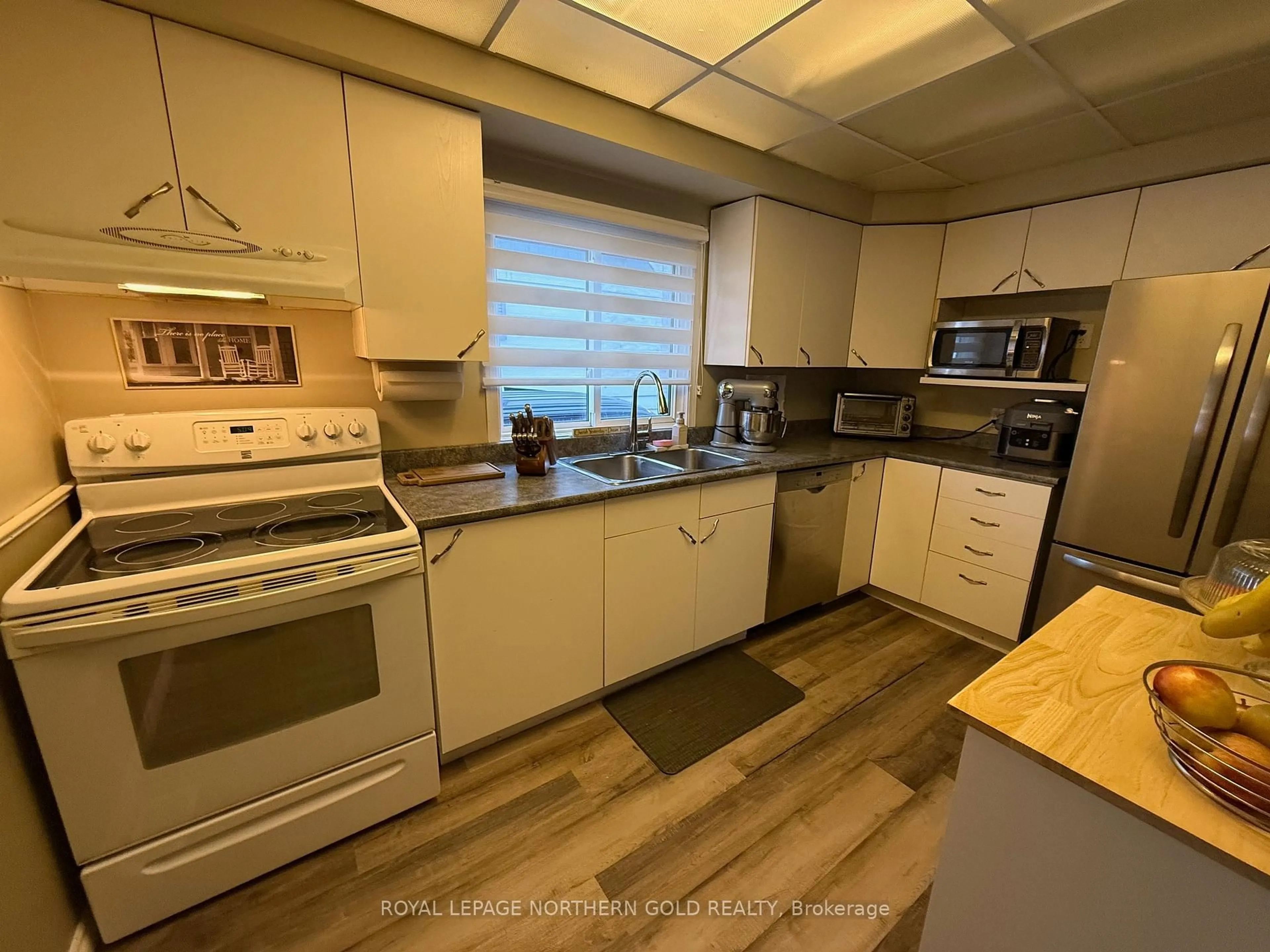 Standard kitchen, unknown for 52 MACPHERSON Ave, Kirkland Lake Ontario P2N 1B9