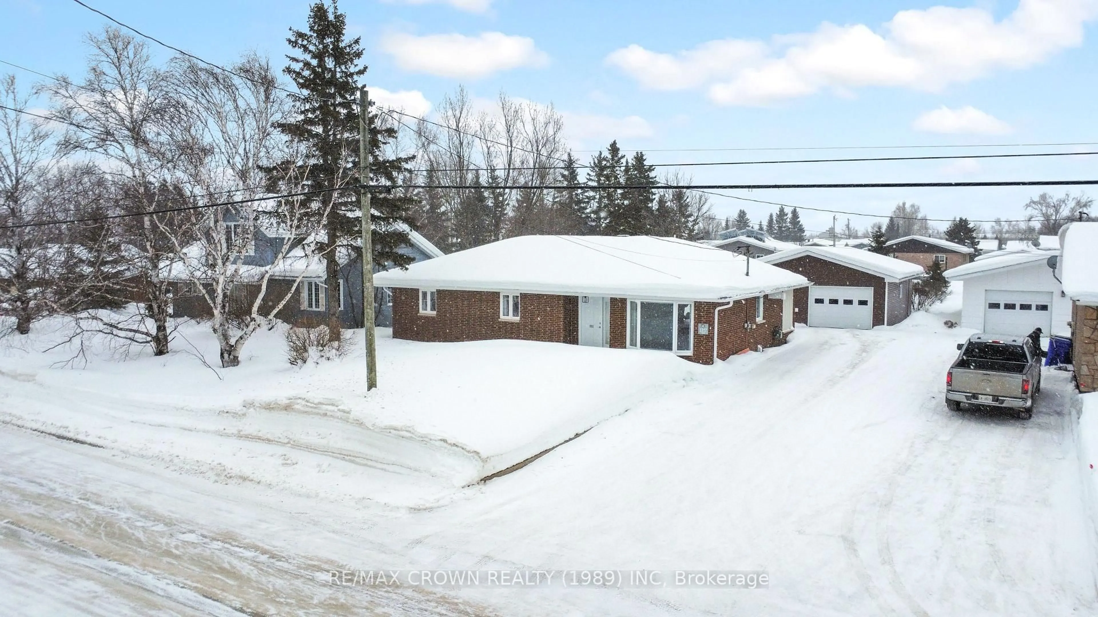 A pic from outside/outdoor area/front of a property/back of a property/a pic from drone, street for 1317 Prince St, Hearst Ontario P0L 1N0