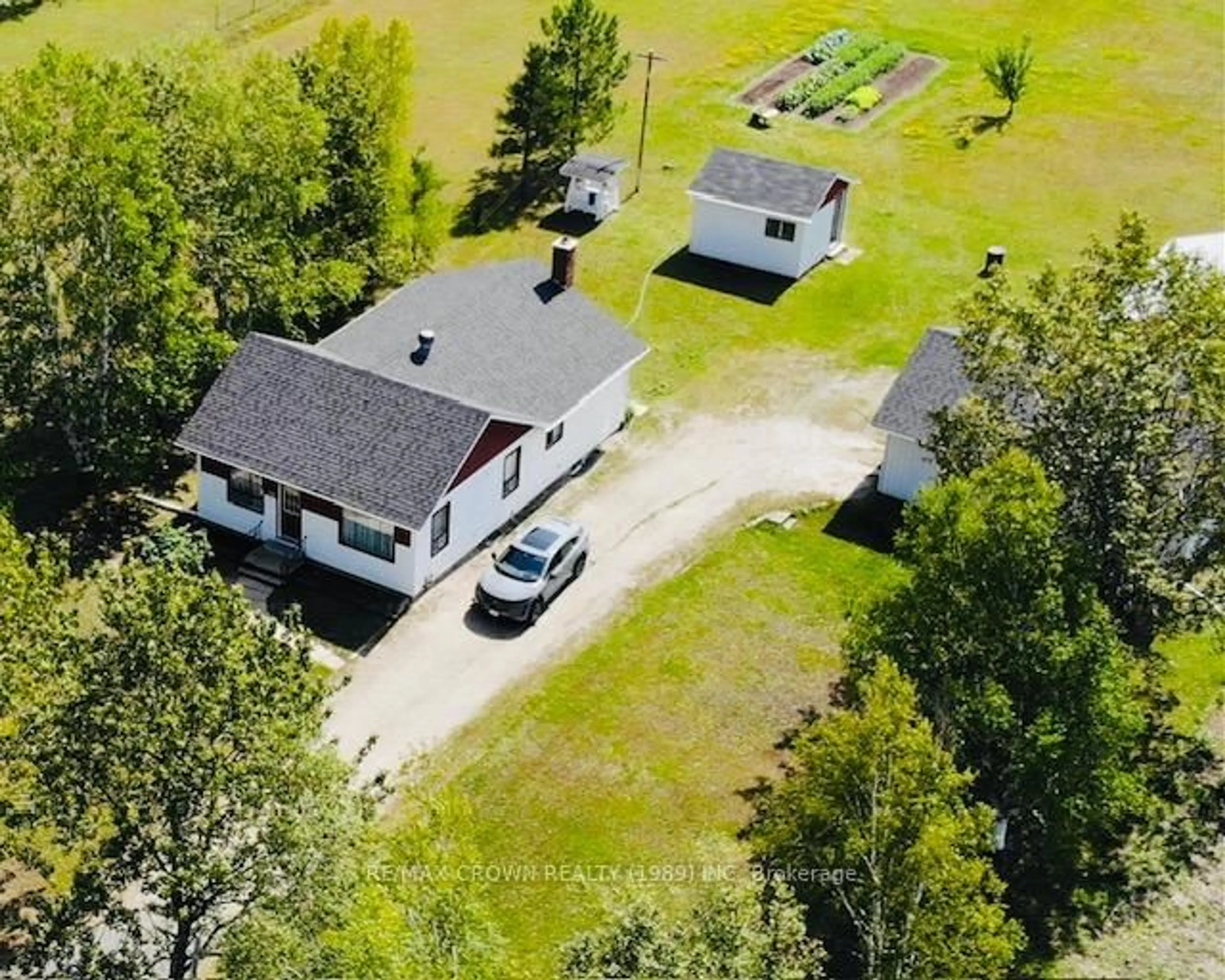 A pic from outside/outdoor area/front of a property/back of a property/a pic from drone, building for 123 HIGHWAY 583 Highway, Hearst Ontario P0L 1R0