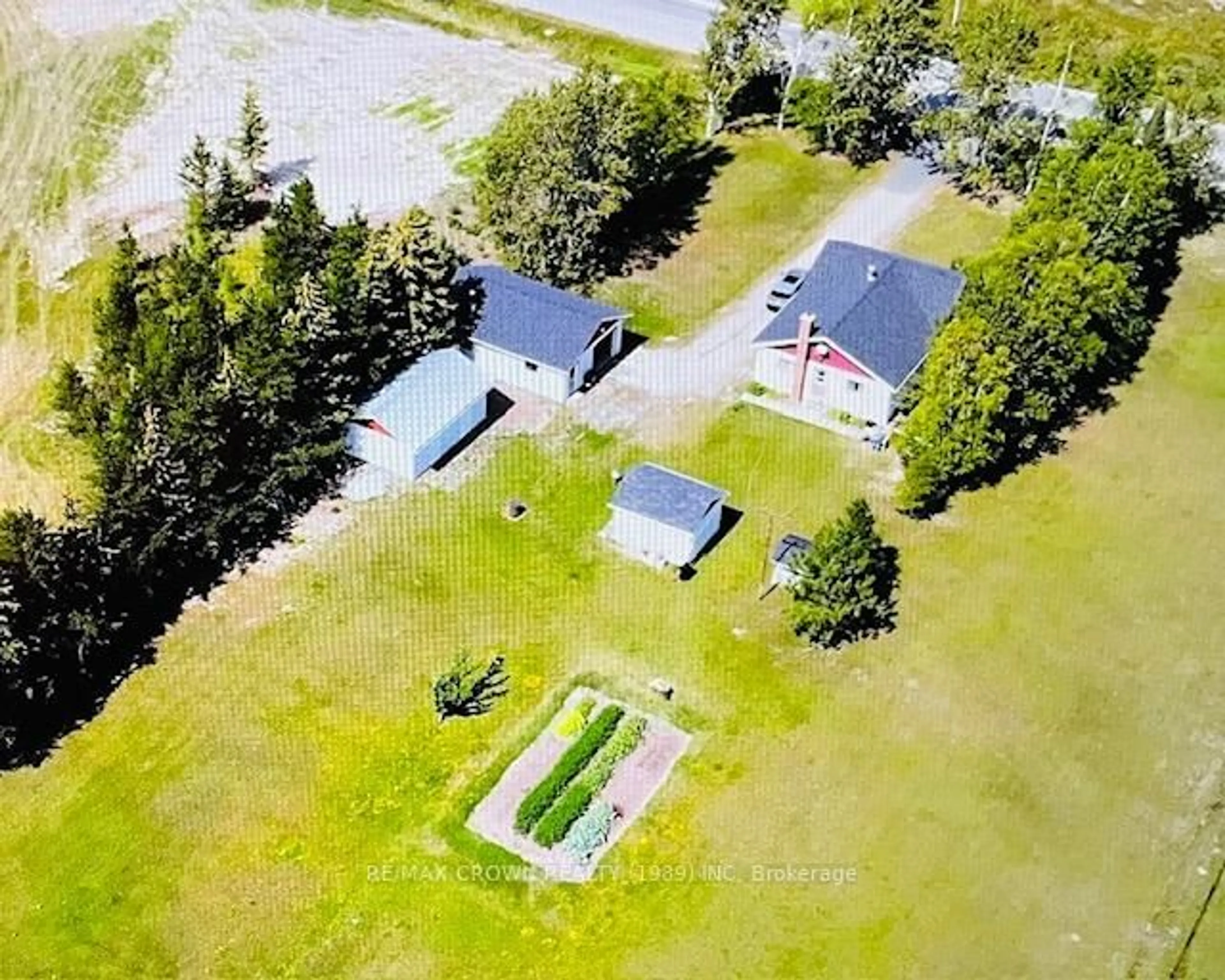A pic from outside/outdoor area/front of a property/back of a property/a pic from drone, building for 123 HIGHWAY 583 Highway, Hearst Ontario P0L 1R0