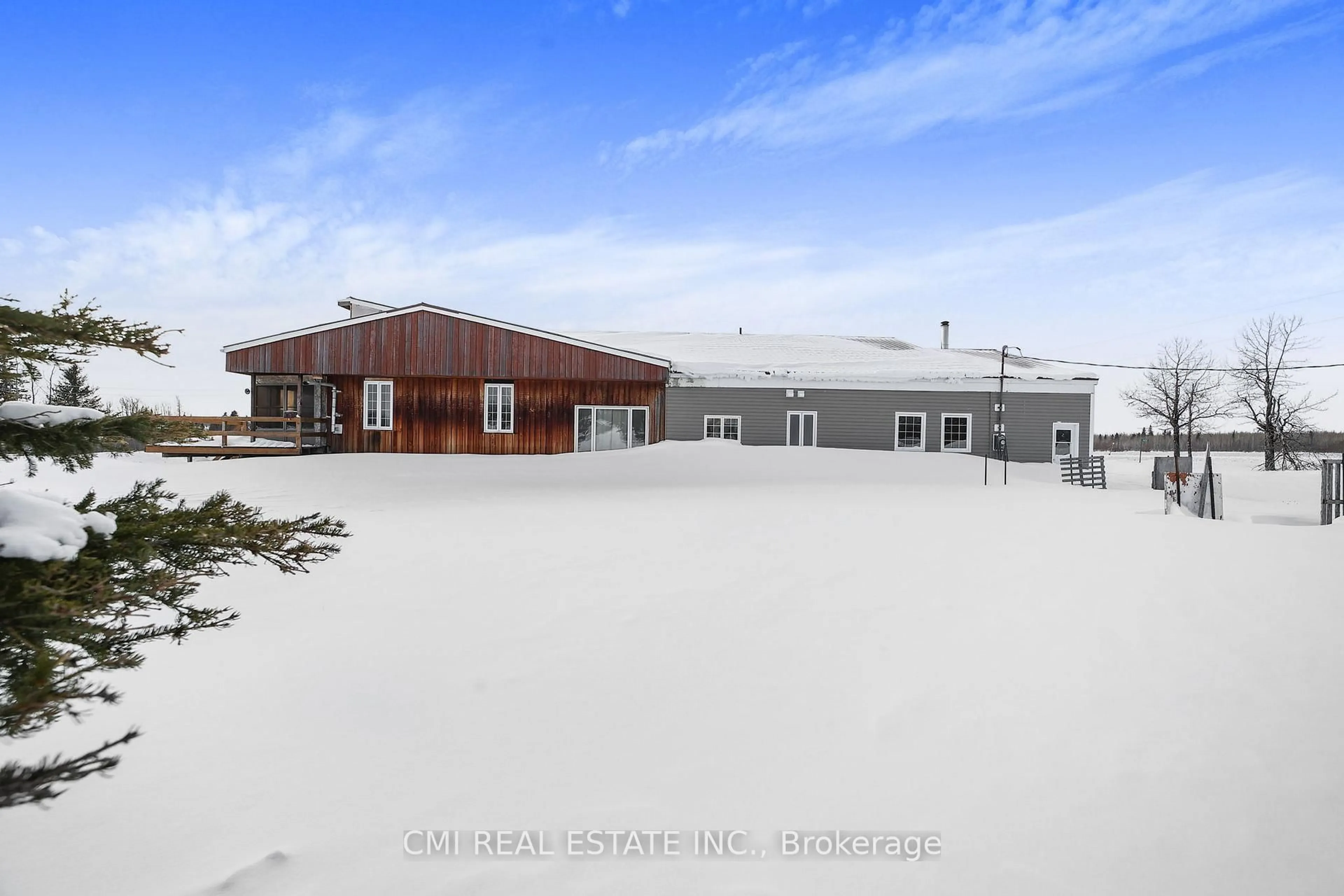 A pic from outside/outdoor area/front of a property/back of a property/a pic from drone, building for 1632 Conc 2 & 3 Rd, Cochrane Ontario P0L 1C0