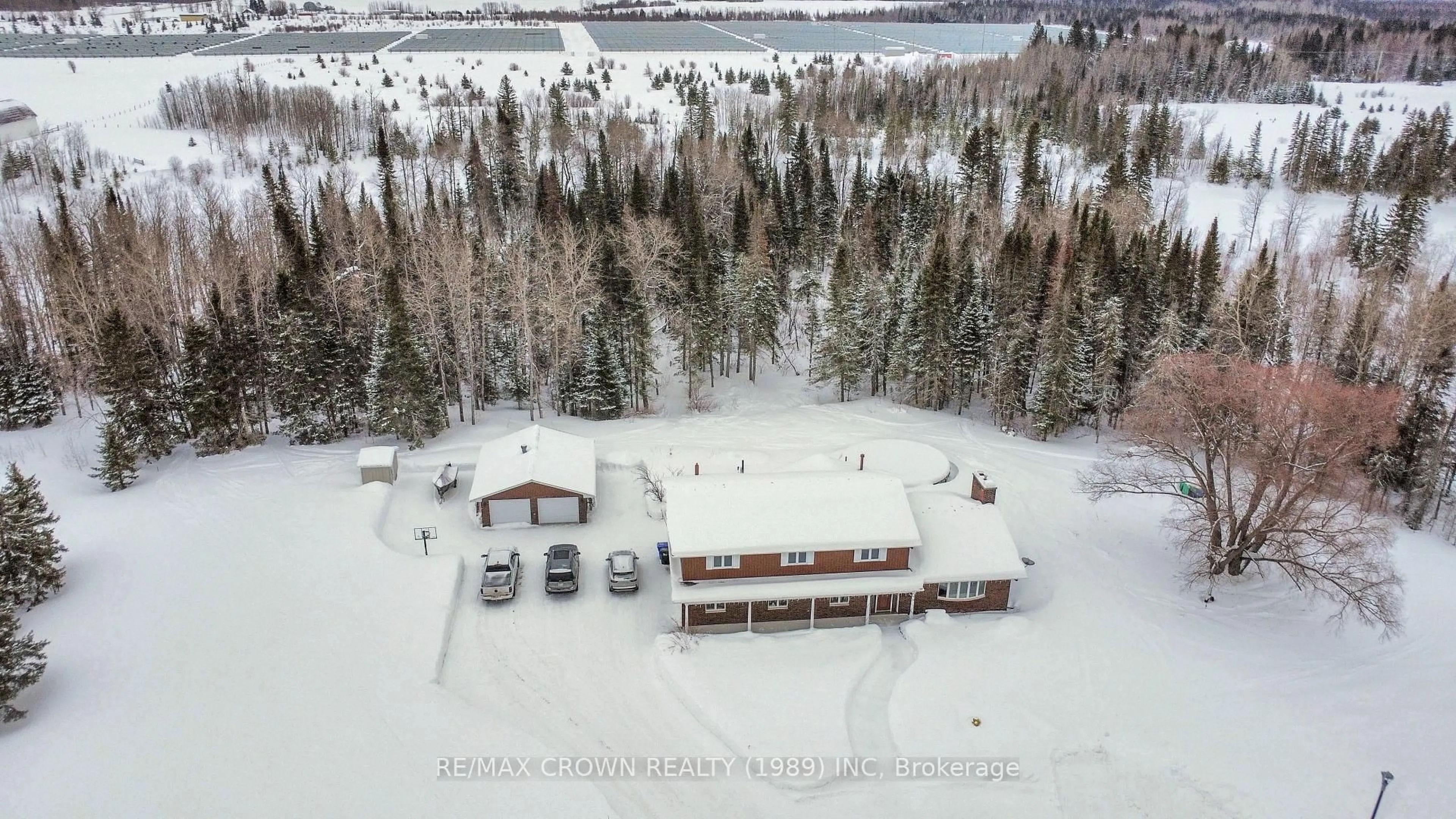 A pic from outside/outdoor area/front of a property/back of a property/a pic from drone, unknown for 5 Laurier Pl, Hearst Ontario P0L 1N0